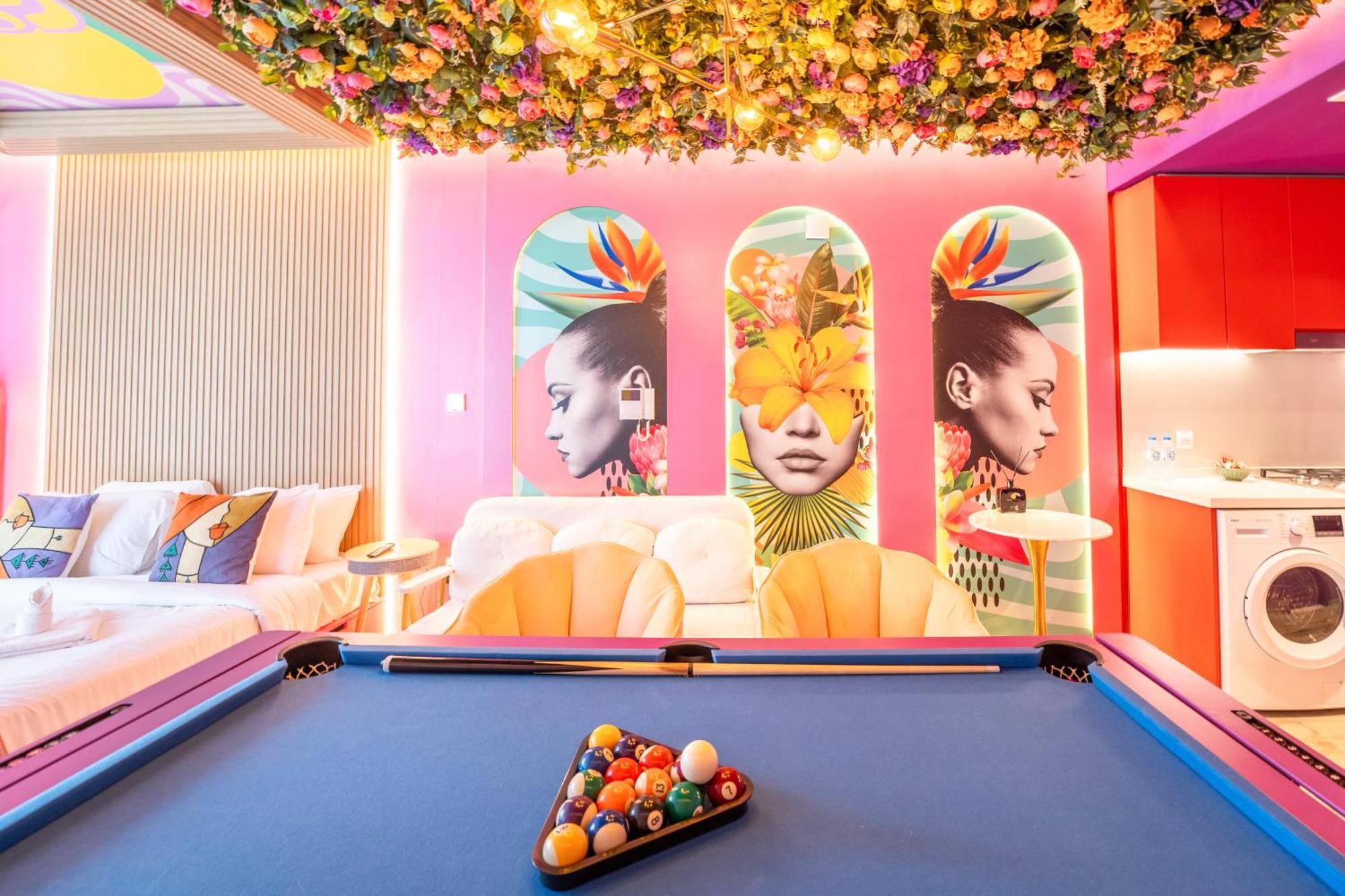 Capsule Flora Business Bay View Burj Khalifa-pool Table-game Arcade-projector-playstation 5 Apartment Dubai