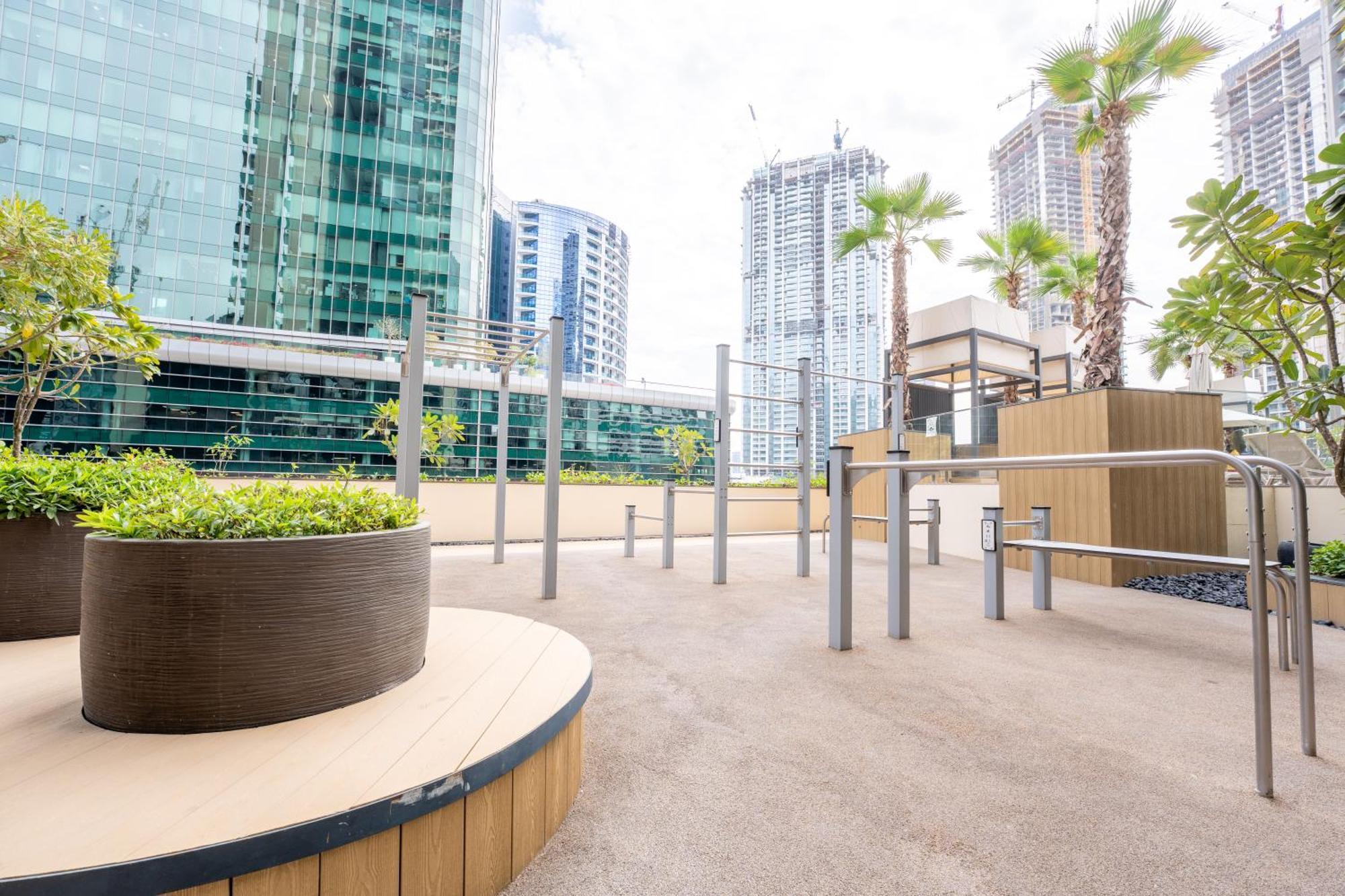 Capsule Flora Business Bay View Burj Khalifa-pool Table-game Arcade-projector-playstation 5 Apartment