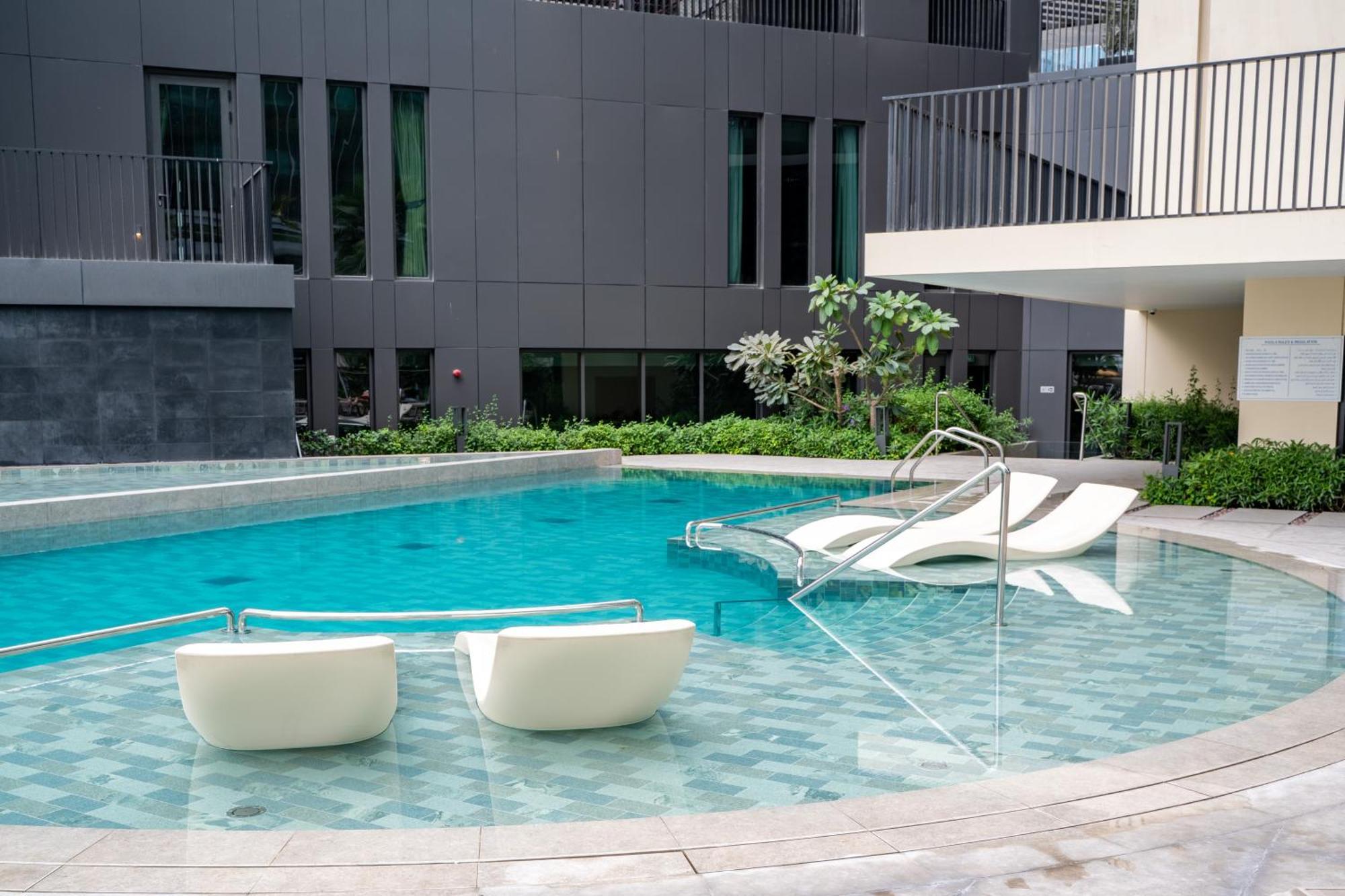 Apartment Capsule Flora Business Bay View Burj Khalifa-pool Table-game Arcade-projector-playstation 5 *