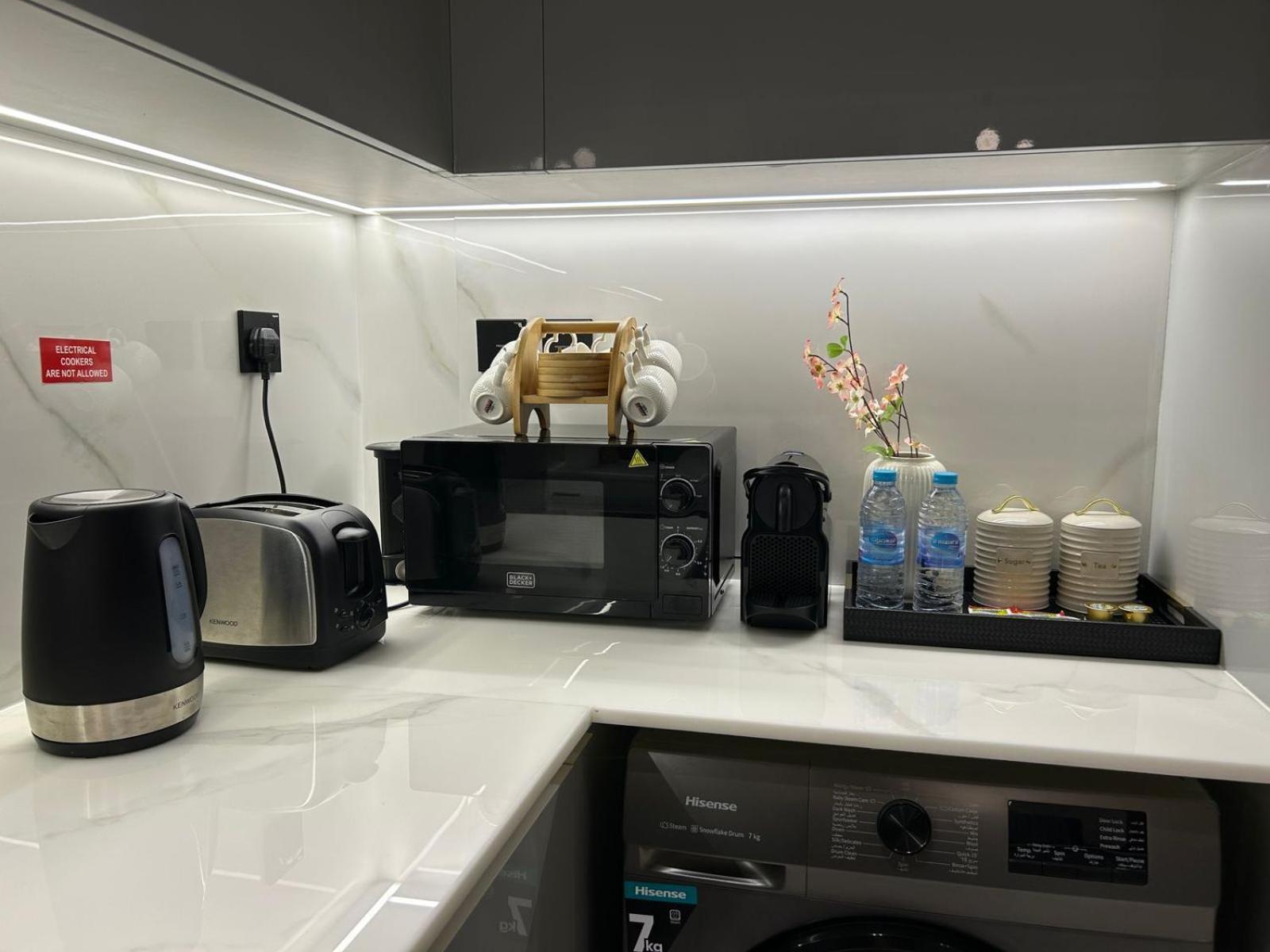Burj Khalifa Poolview 1br For 4 People