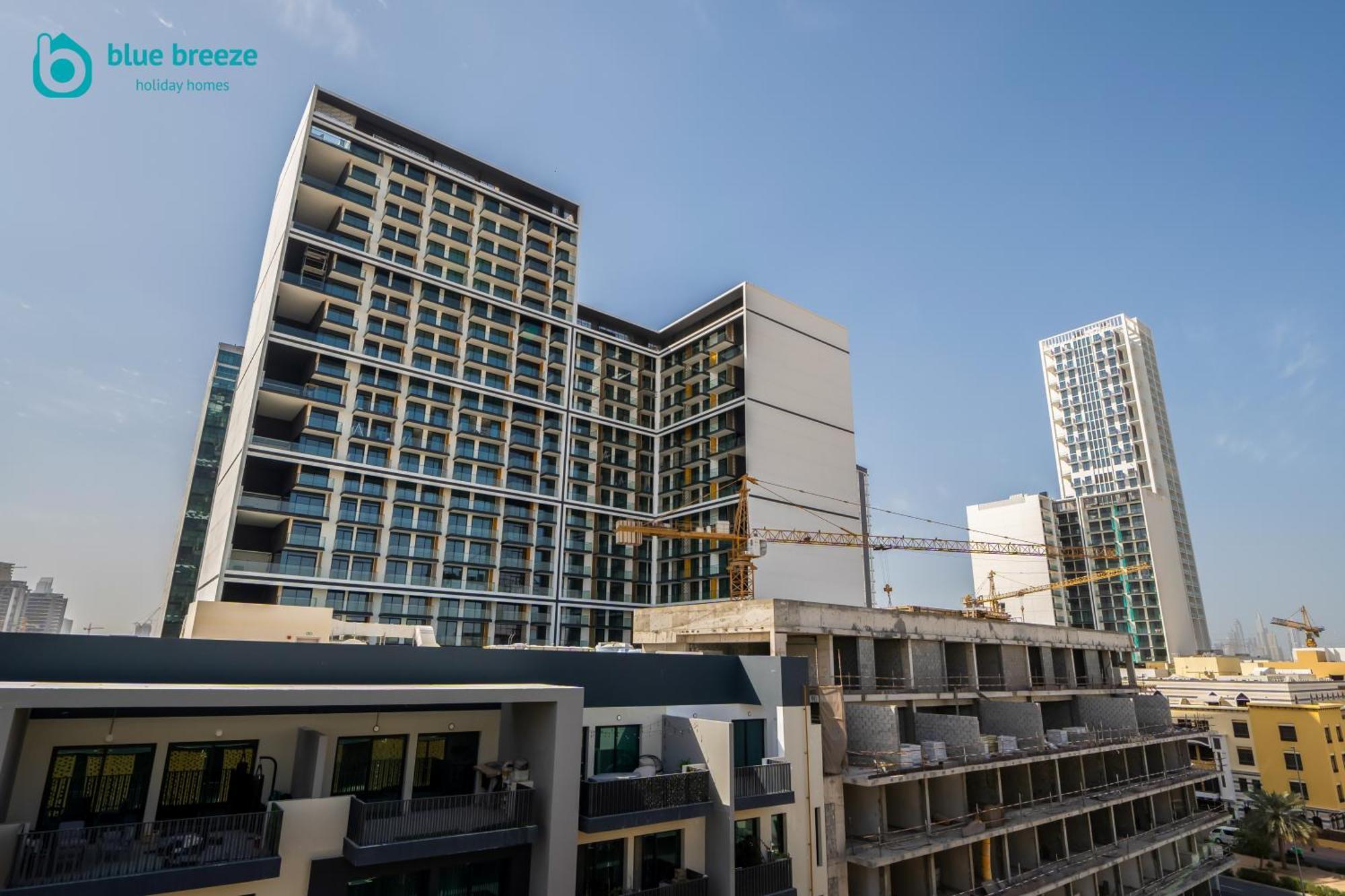 Blue Breeze - Elegant In Serenity 5, Jvc Apartment *