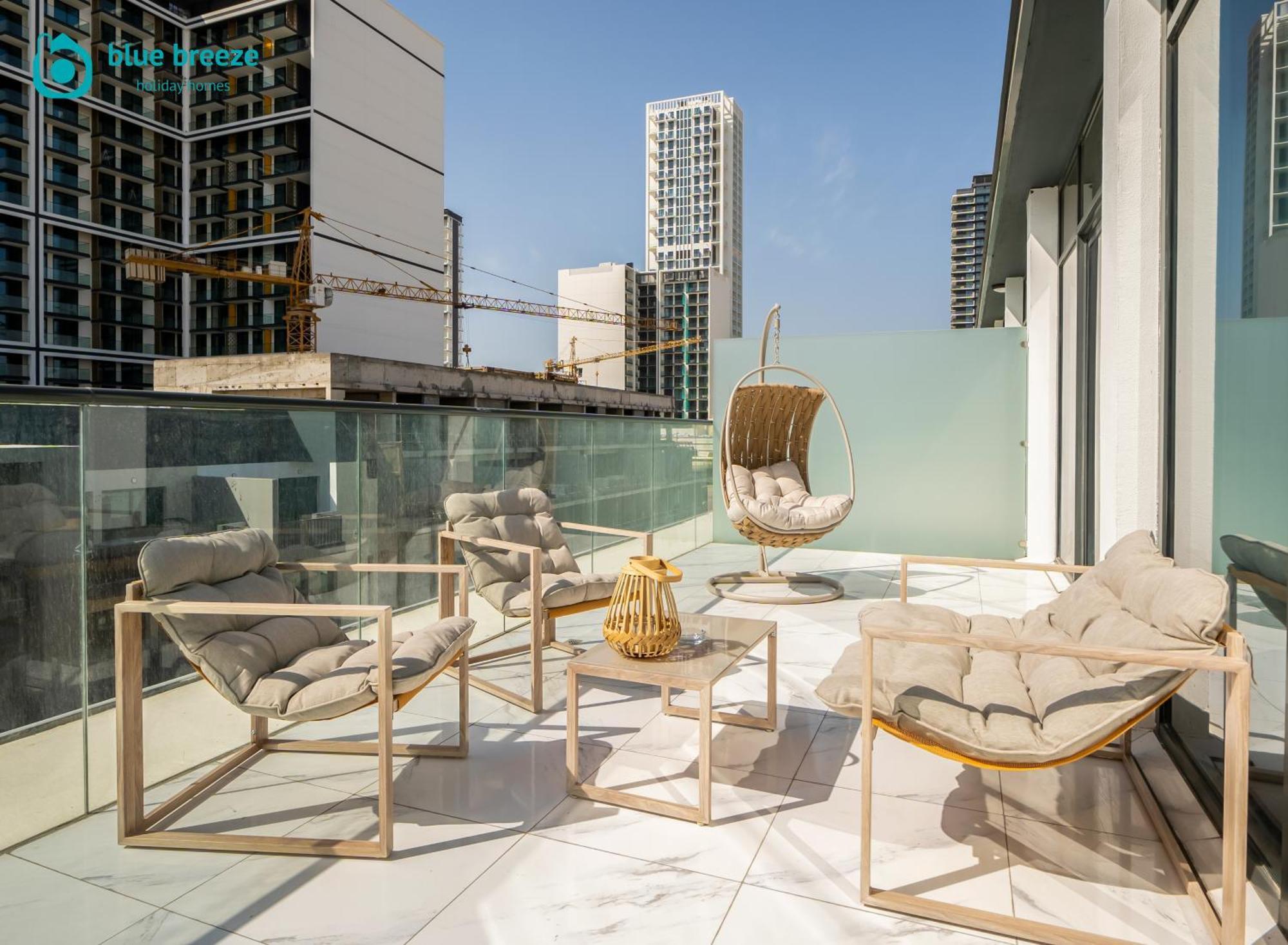 Blue Breeze - Elegant In Serenity 5, Jvc Apartment *