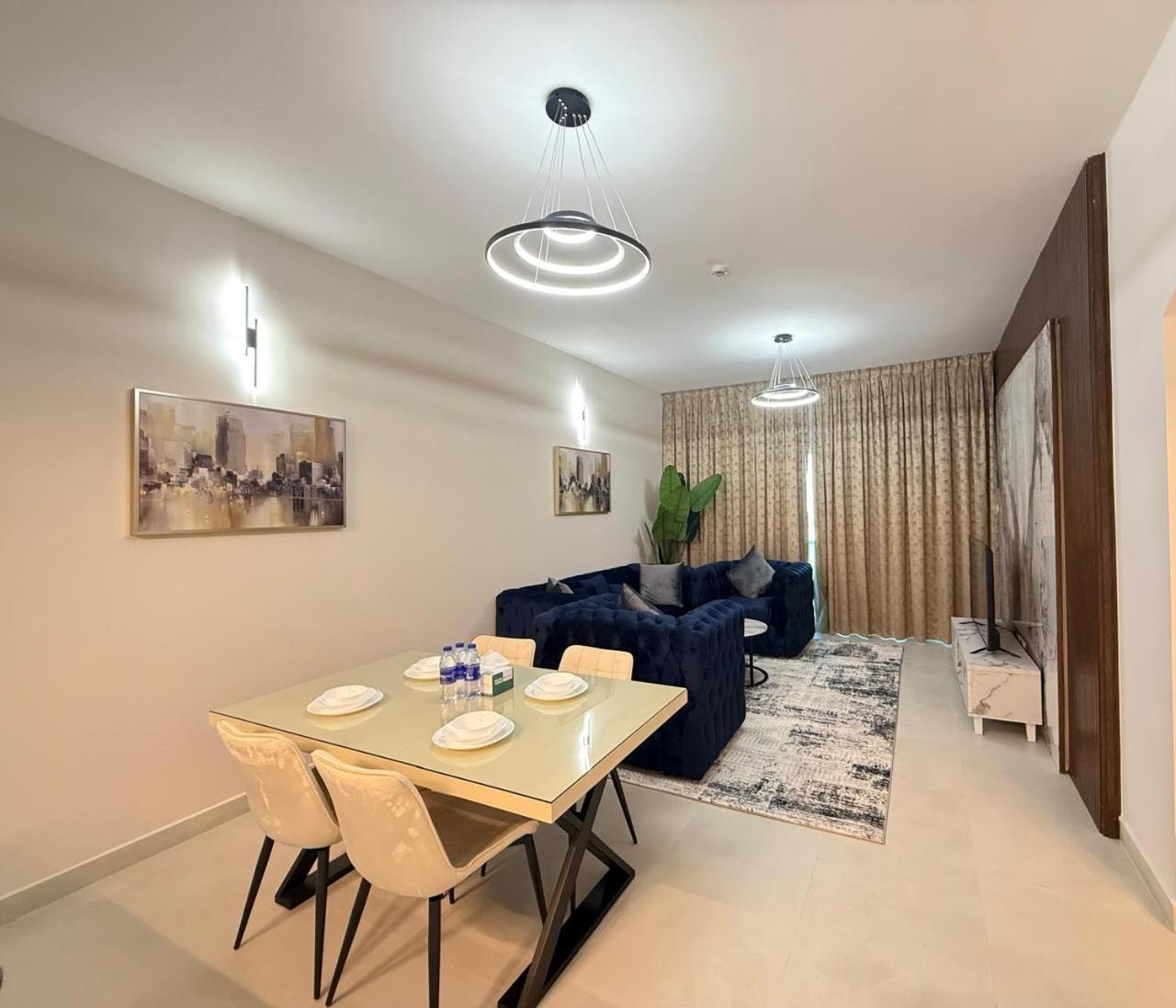 Spacious Modernized 2 Bedroom And Duplex 4 Br By Taskeen Homes Apartamento