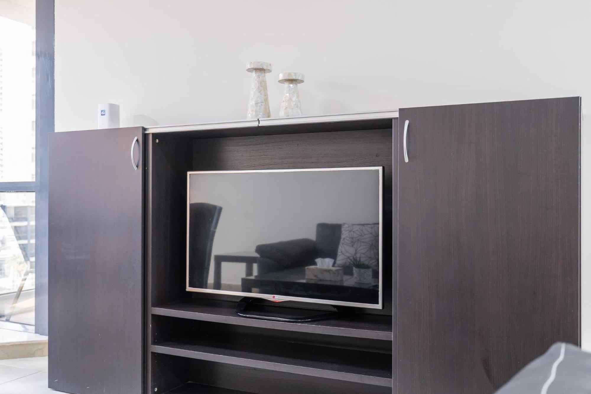 Amazing And Chic 1 Bedroom In Goldcrest Views 2 Dubai