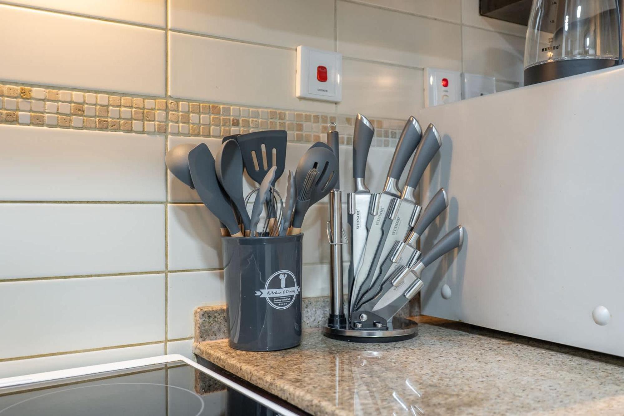 Amazing And Chic 1 Bedroom In Goldcrest Views 2