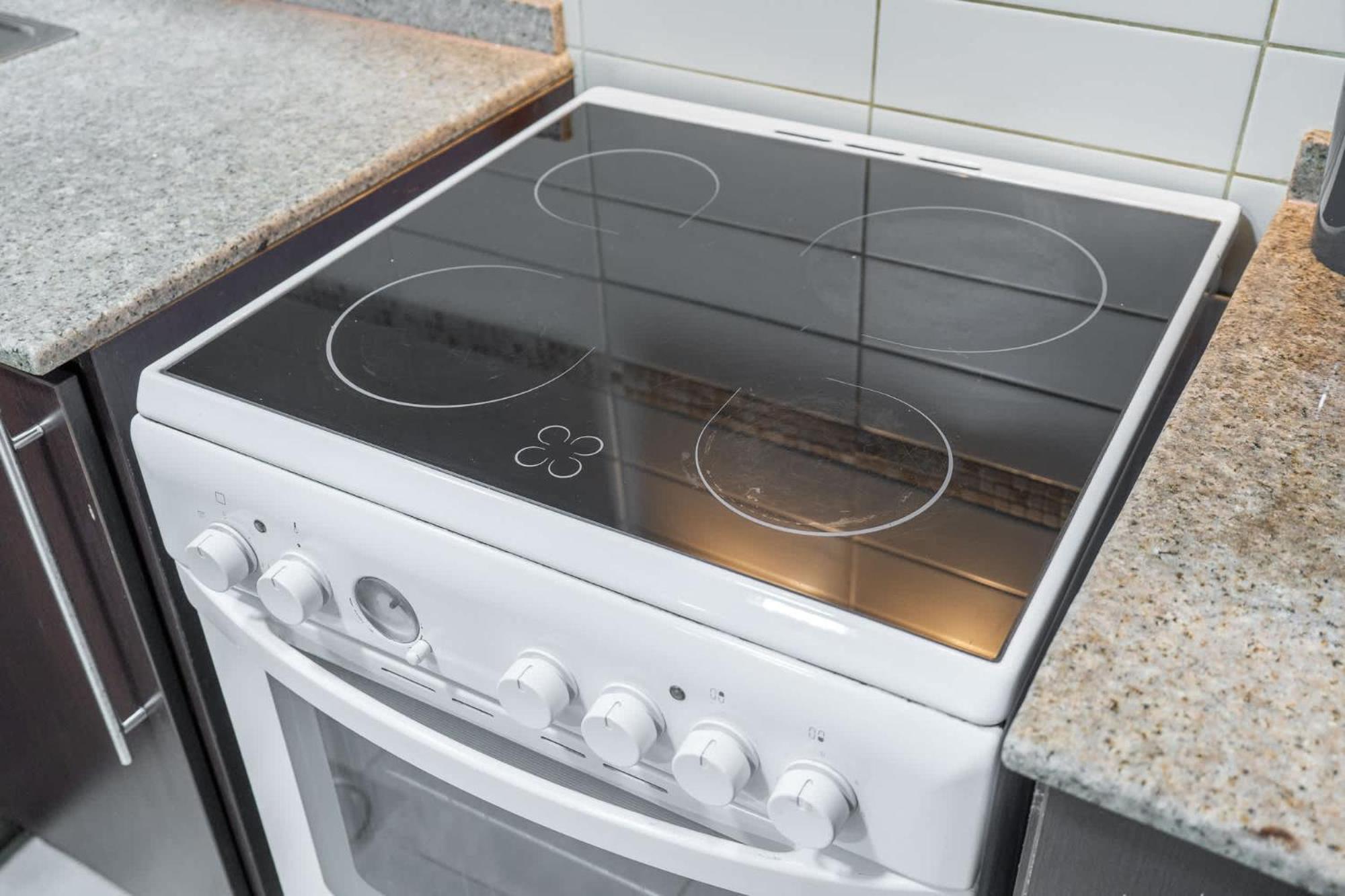 Apartment Amazing And Chic 1 Bedroom In Goldcrest Views 2