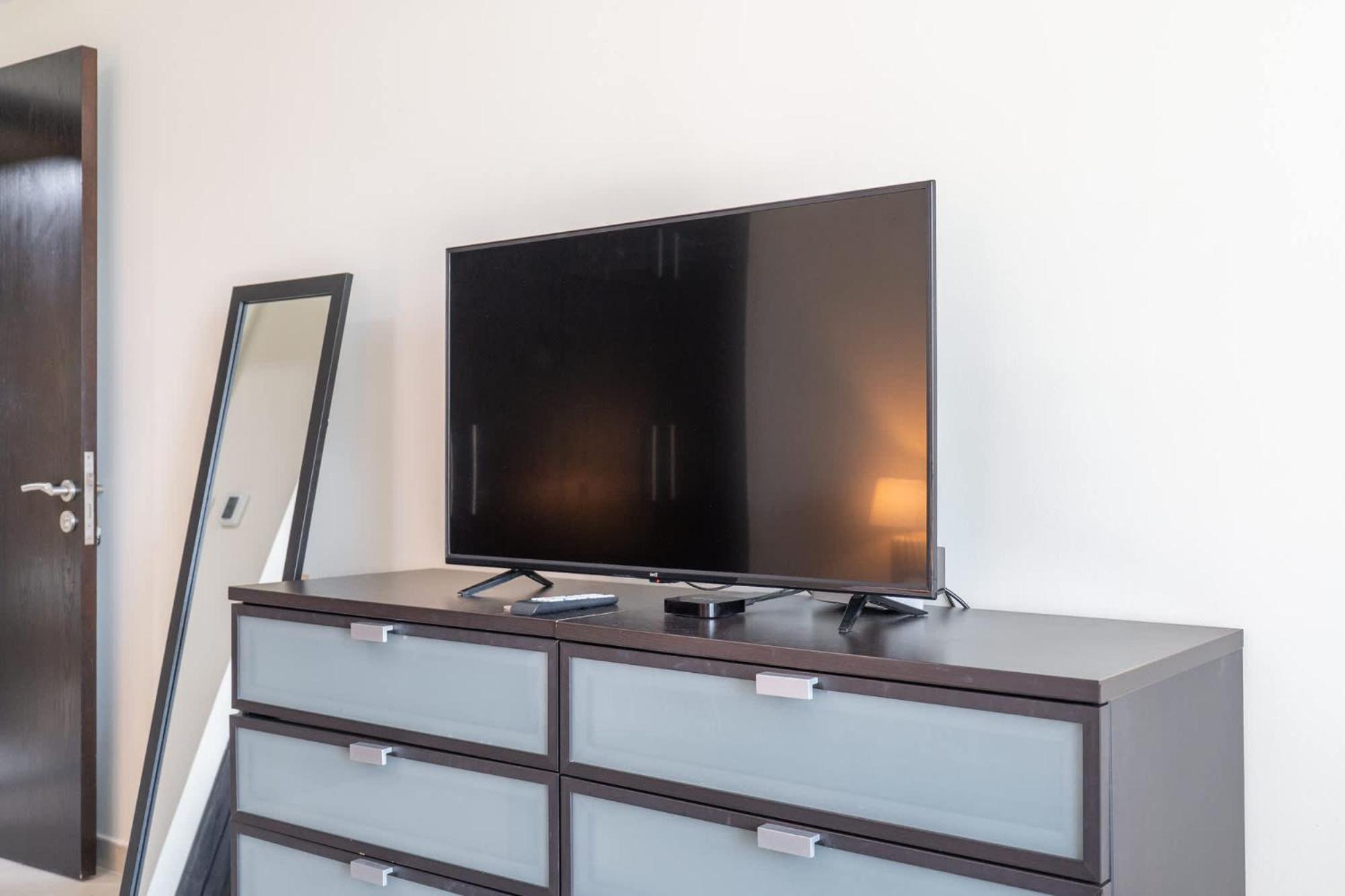 Amazing And Chic 1 Bedroom In Goldcrest Views 2 Apartment