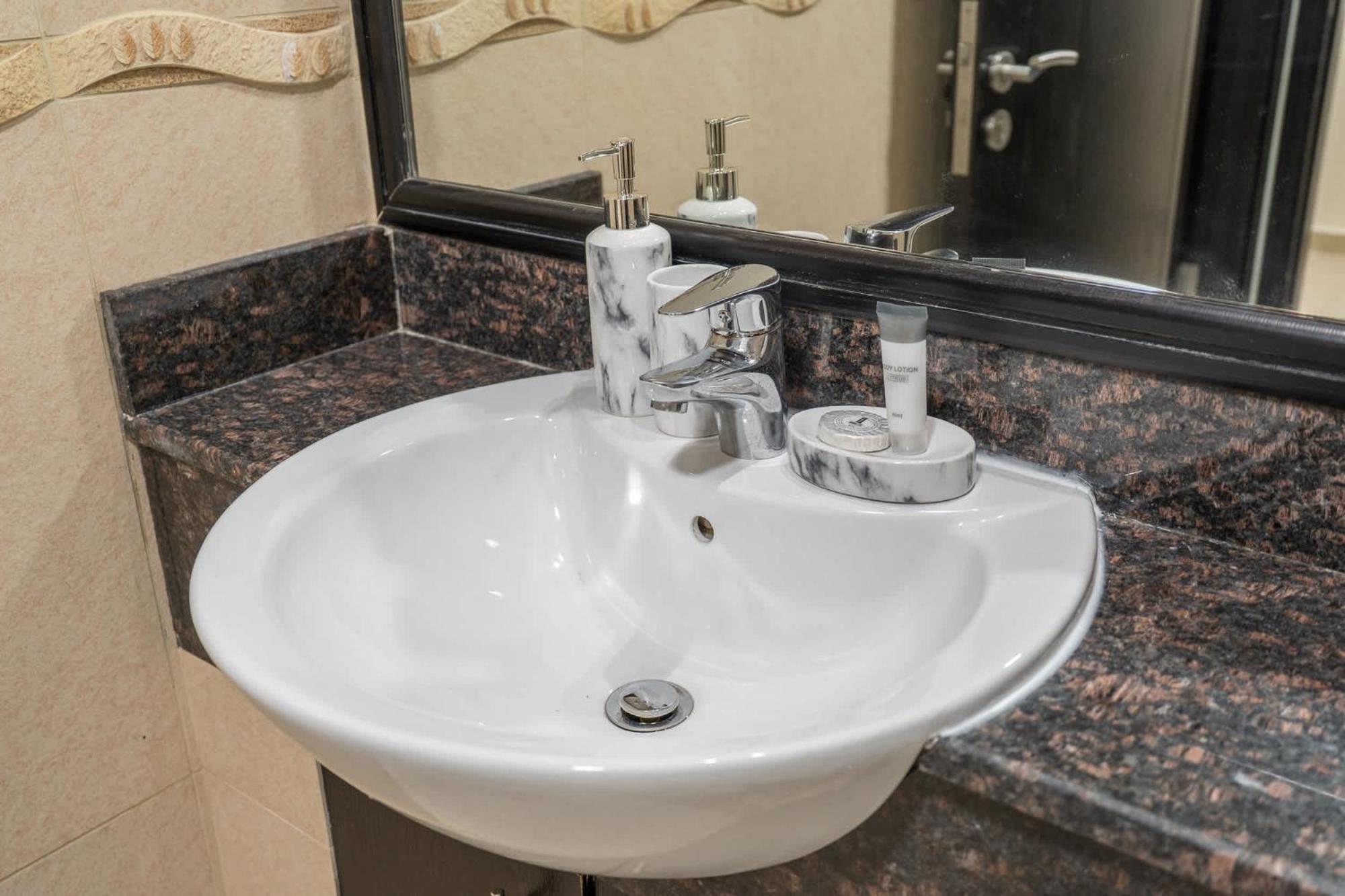 Amazing And Chic 1 Bedroom In Goldcrest Views 2 Apartment