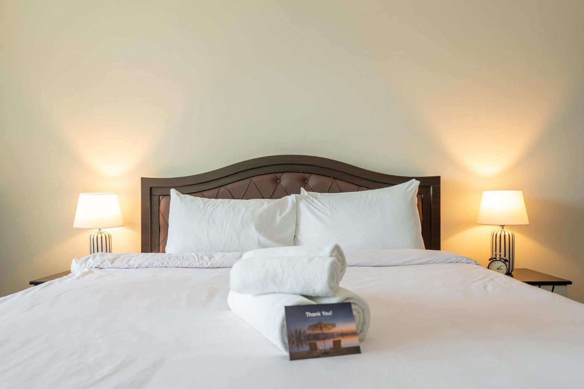 Apartment Amazing And Chic 1 Bedroom In Goldcrest Views 2