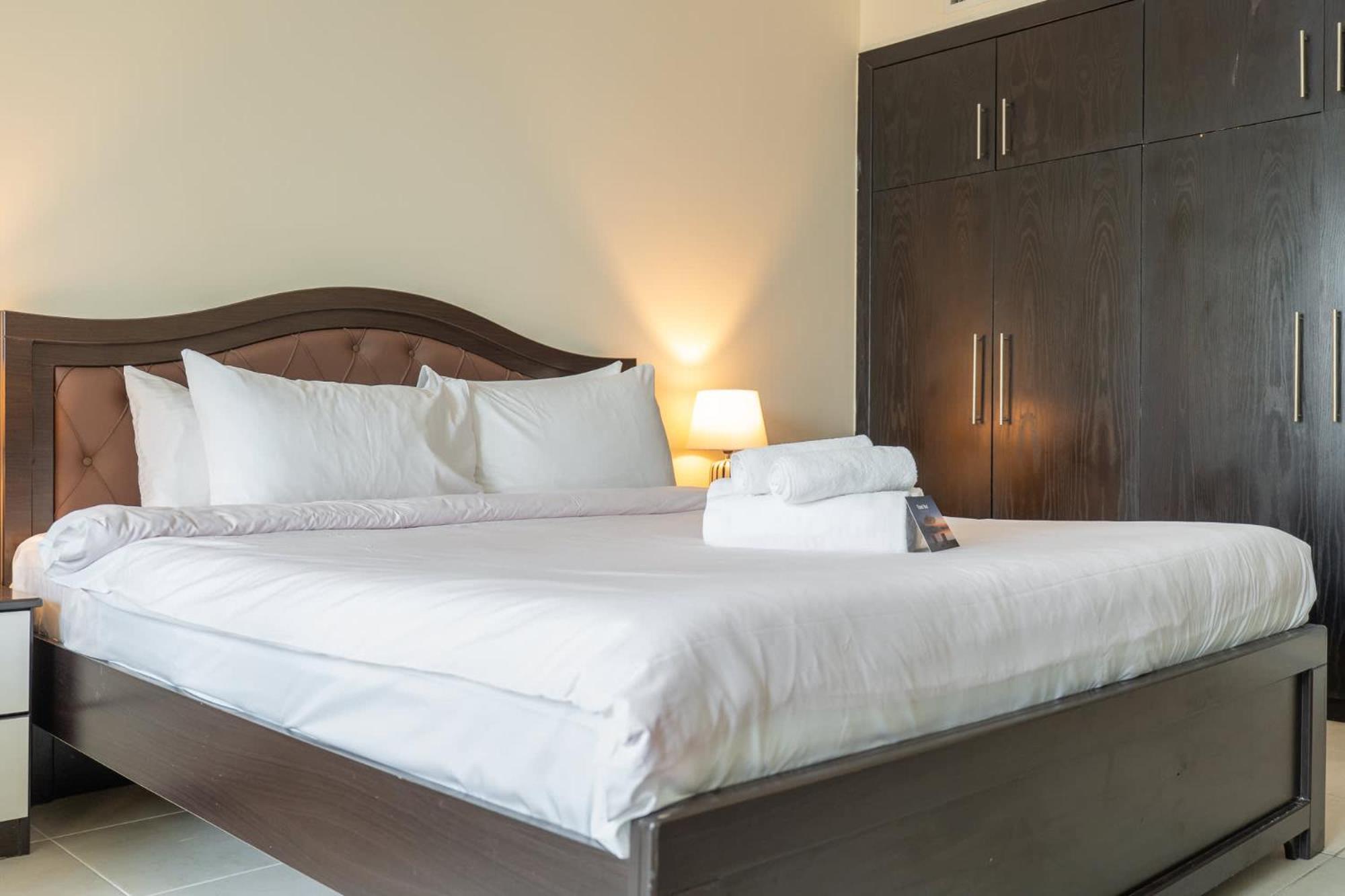 Apartment Amazing And Chic 1 Bedroom In Goldcrest Views 2 Dubai