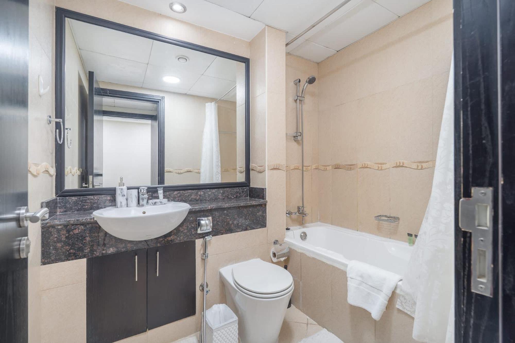 Amazing And Chic 1 Bedroom In Goldcrest Views 2 Apartment