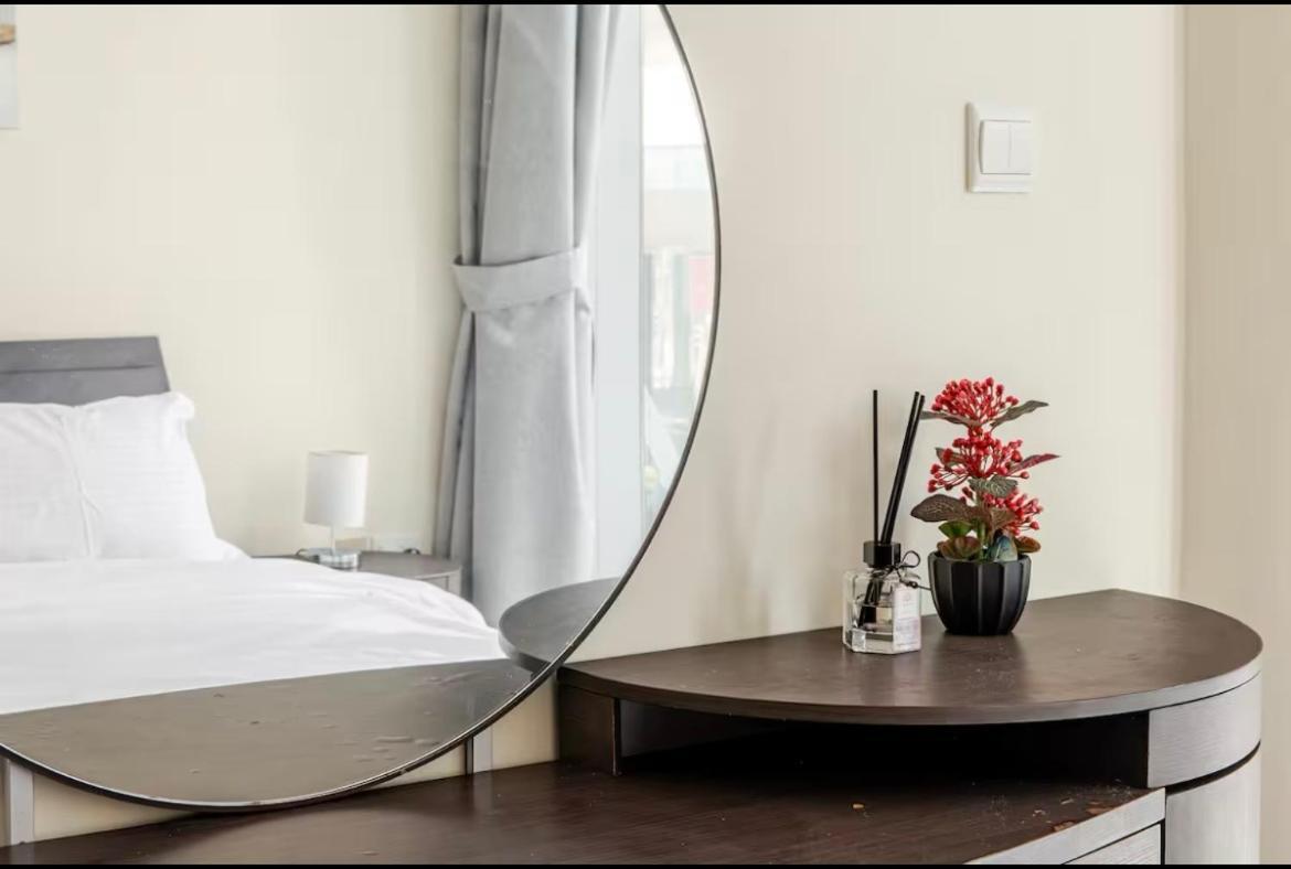 Apartment Luxury Marina Stunning Views & Rooftop Pool *