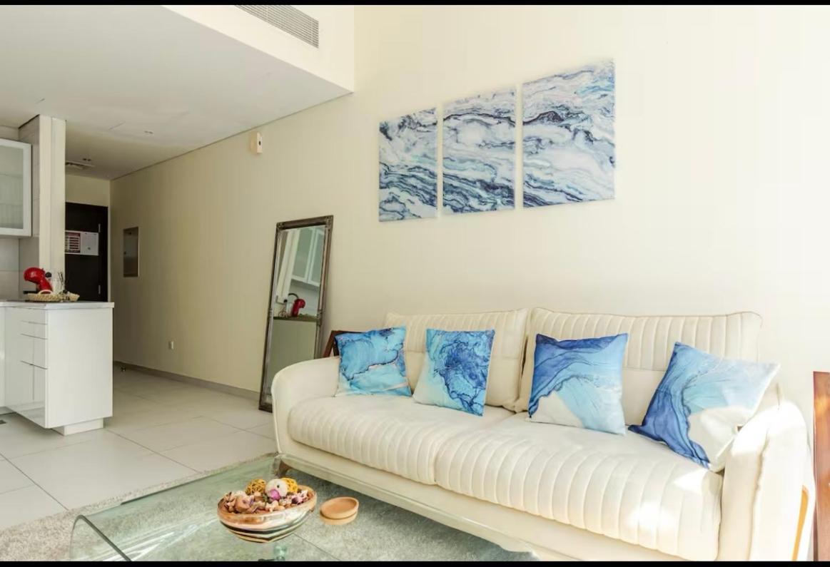 Luxury Marina Stunning Views & Rooftop Pool Apartment Dubai