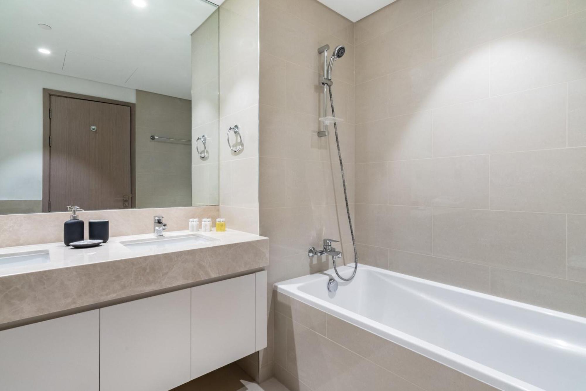 Apartment Luxurious 2bdr With Burj Khalifa Views