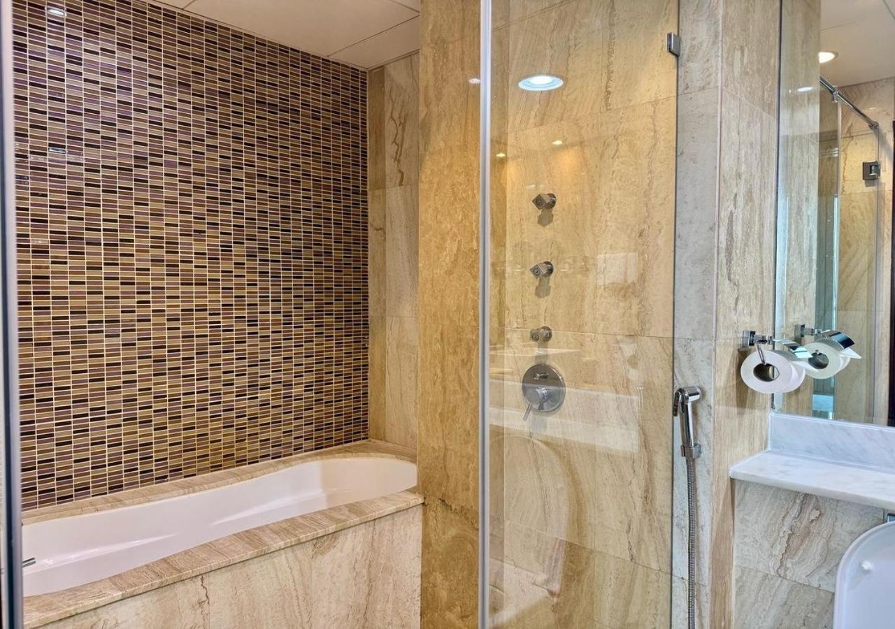 3br Penthouse - 5 Mins From Mall