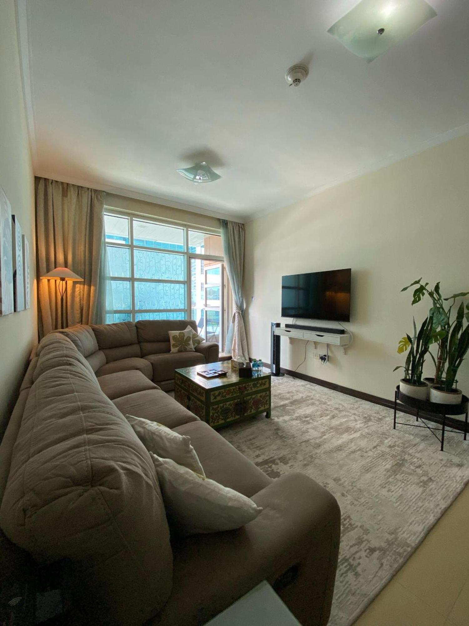 2-bhk With Gym & Pool Apartment Dubai