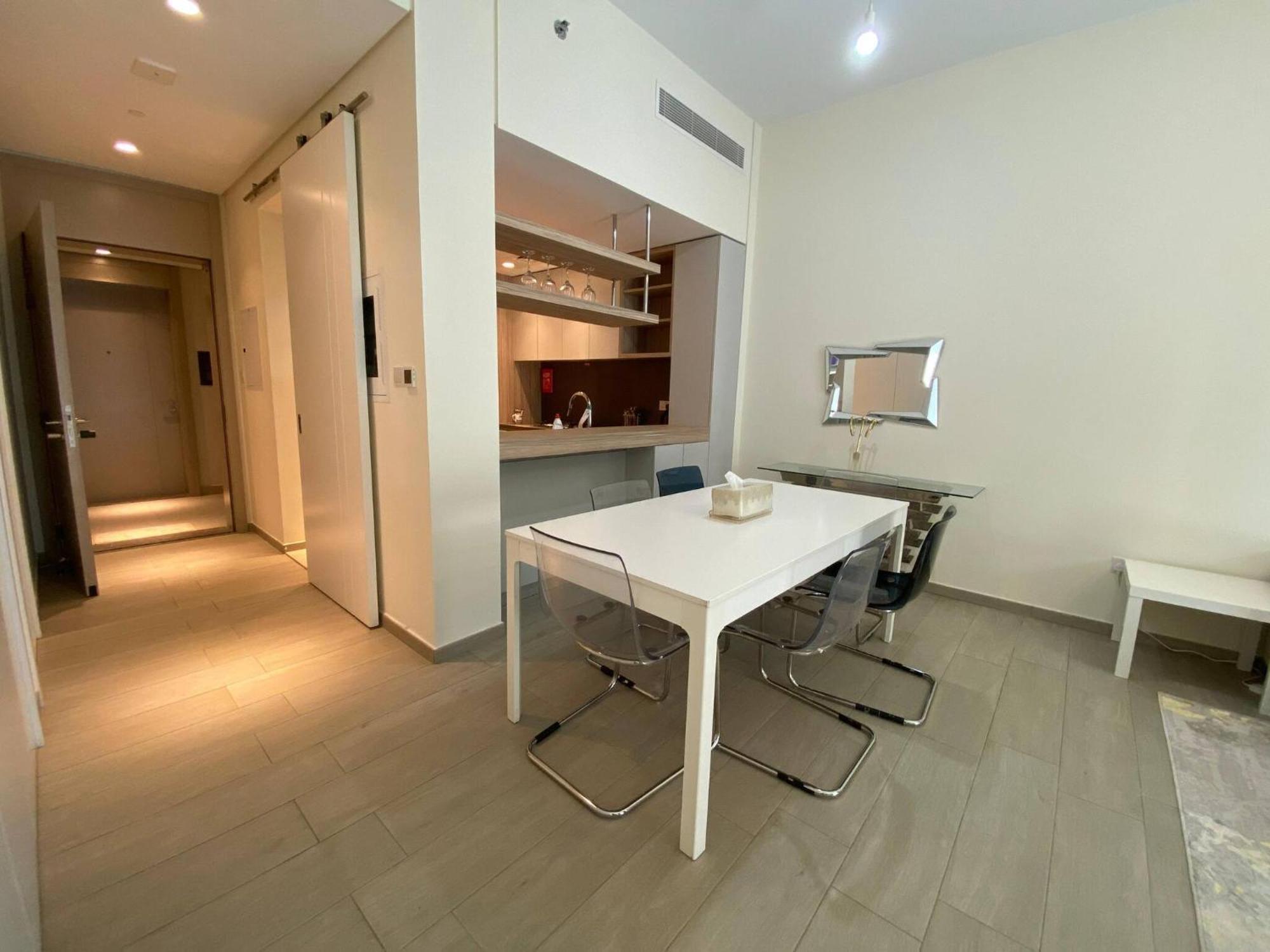 Well Furnished 1 Bedroom Apartment *