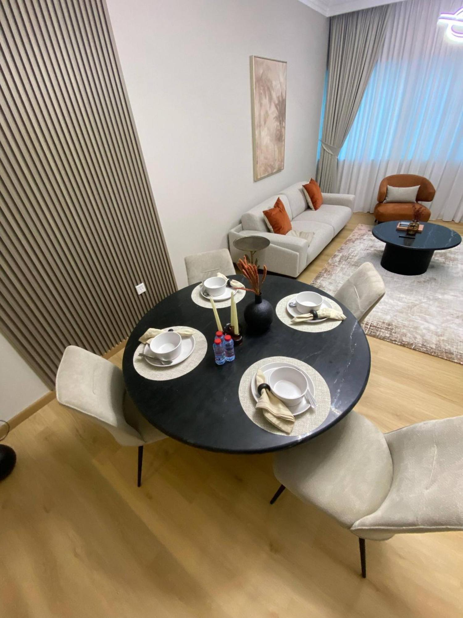 Comfy 1 Bedroom In Marina *