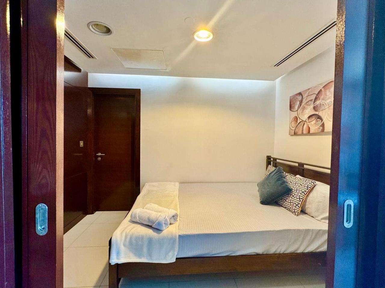 3br Penthouse - 5 Mins From Mall Apartment