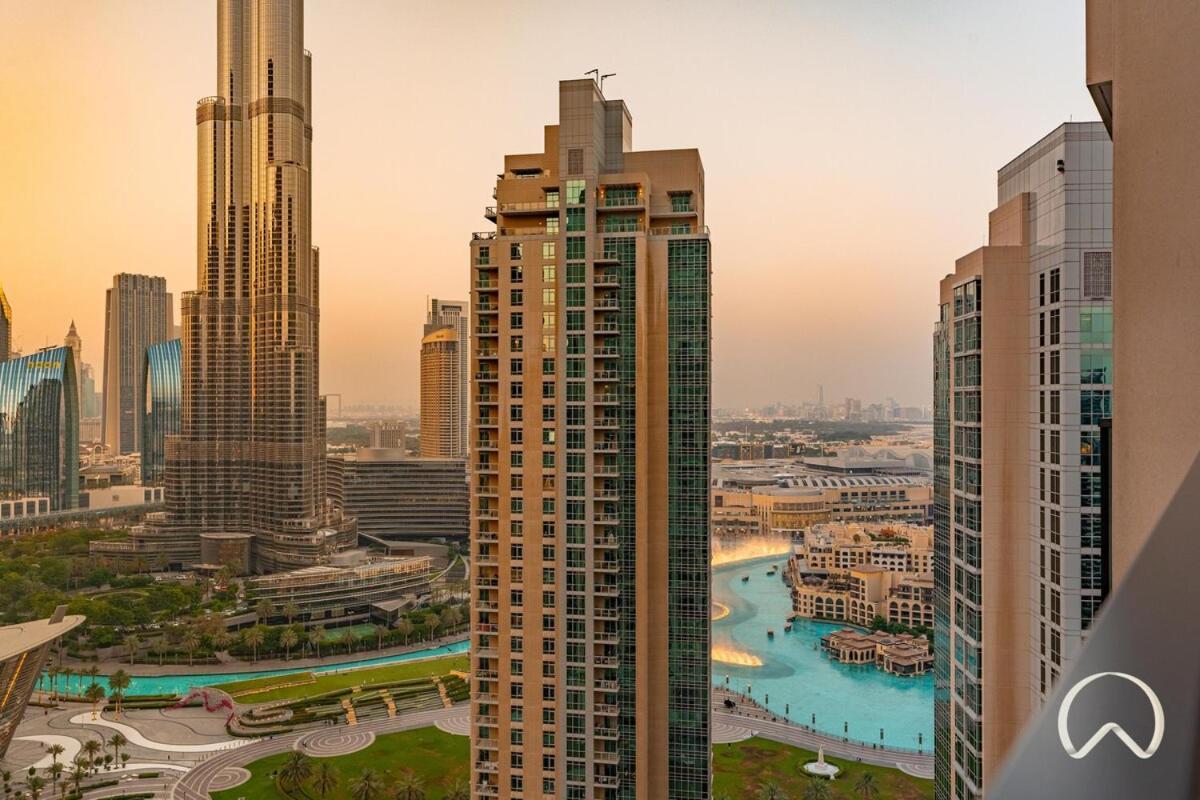 Luxurious 4br In Act 1 Act 2 With Burj Khalifa View Dubai