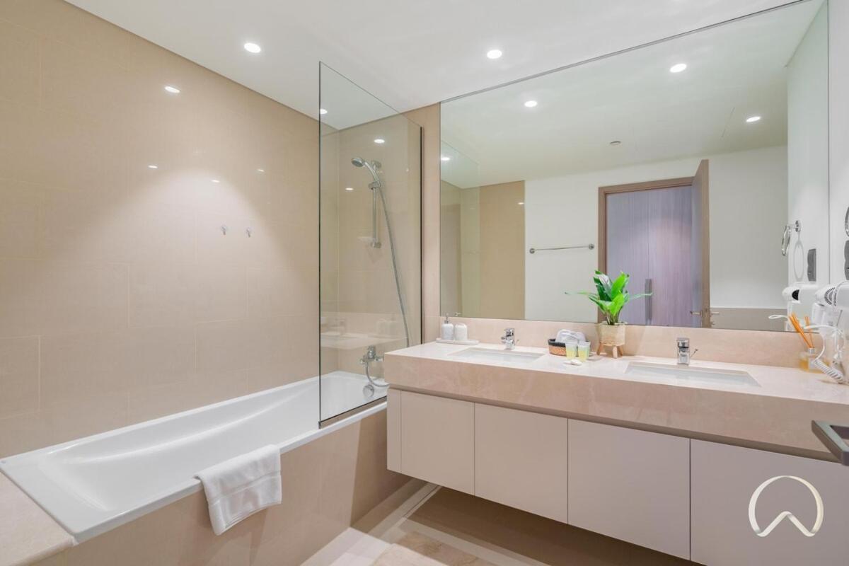 Apartment Luxurious 4br In Act 1 Act 2 With Burj Khalifa View Dubai