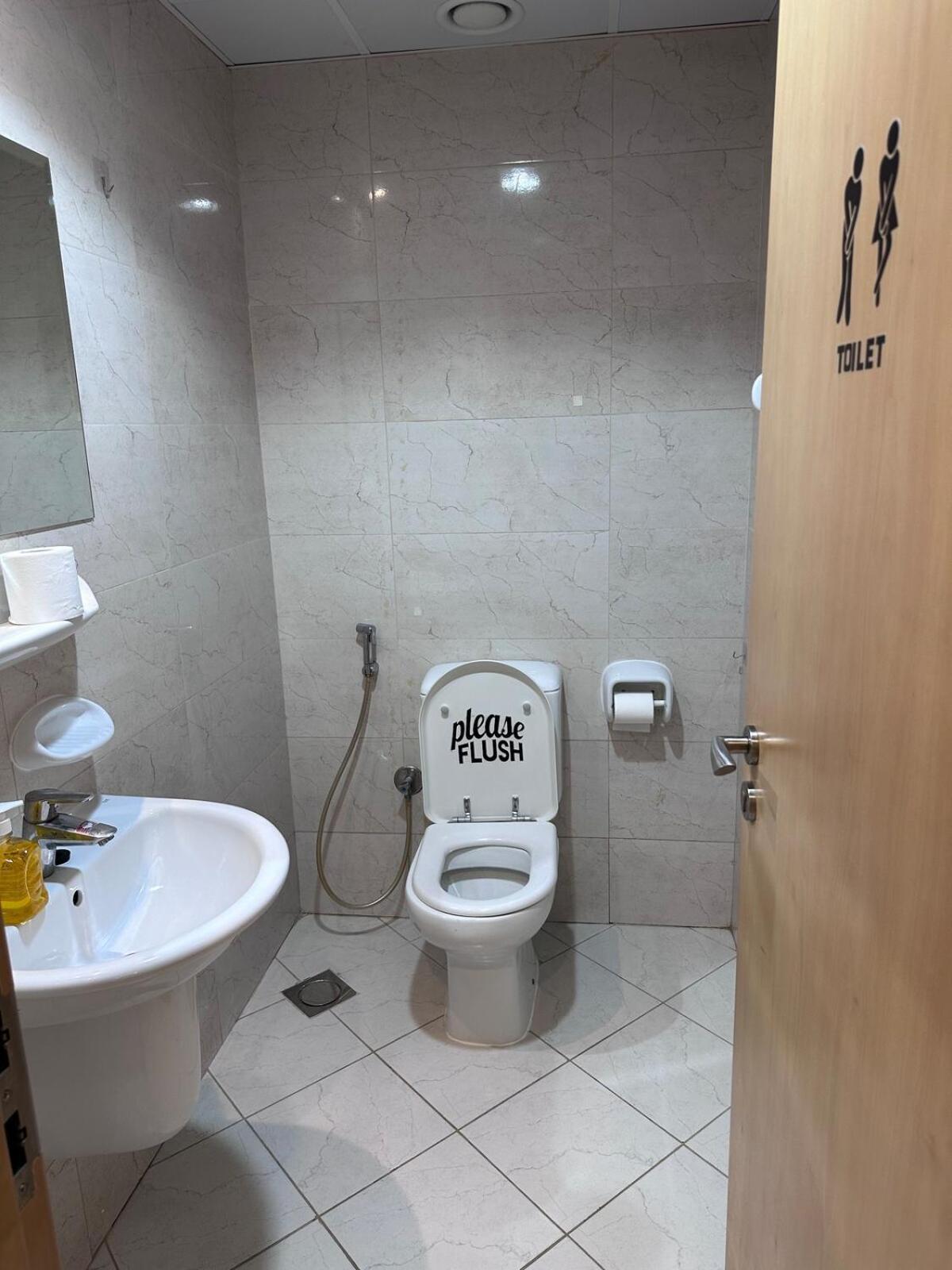 1 Bedroom Jvc Apartment *
