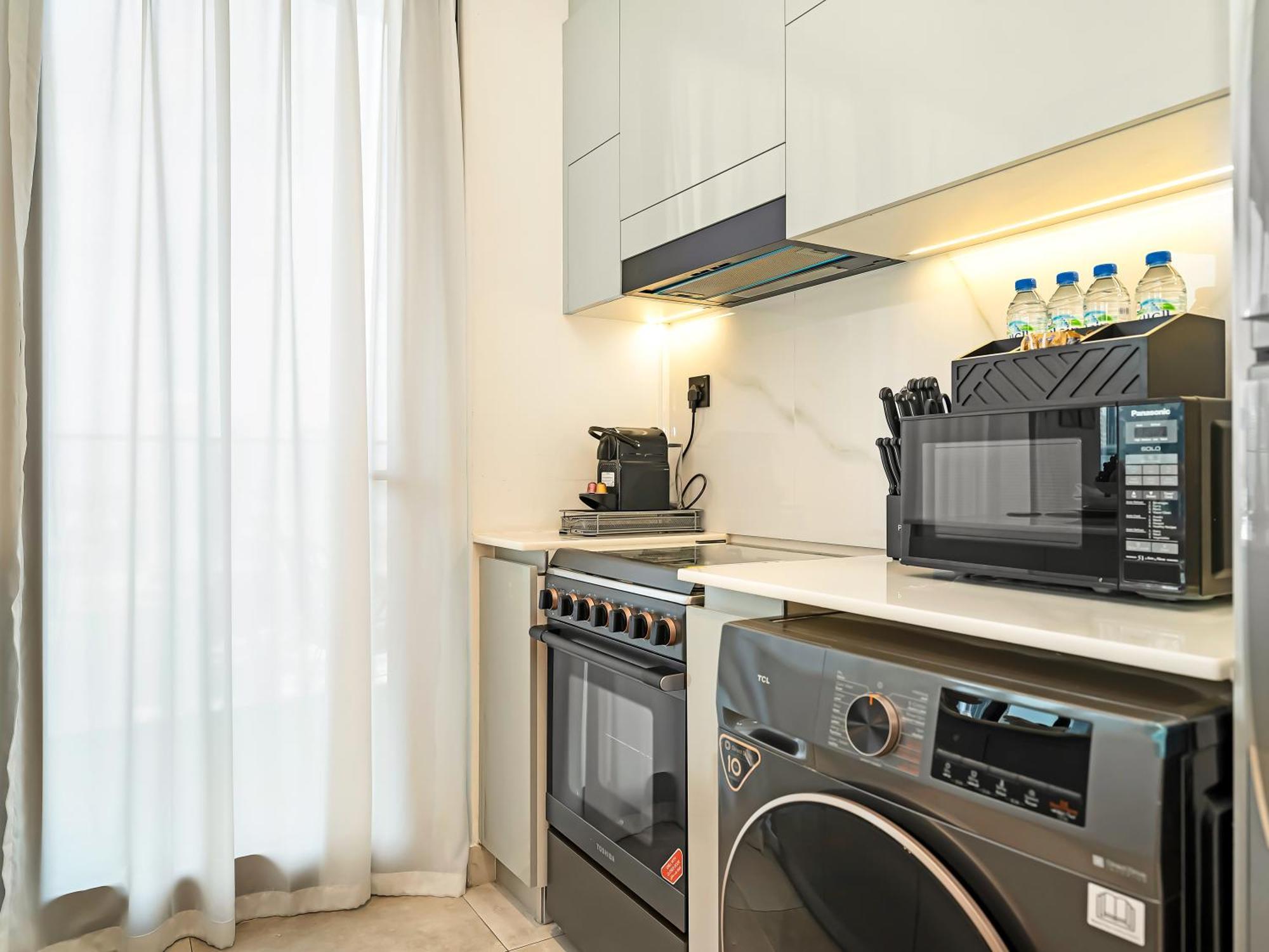 Burj Khalifa And Canal Views 2bdr Apartment Dubai