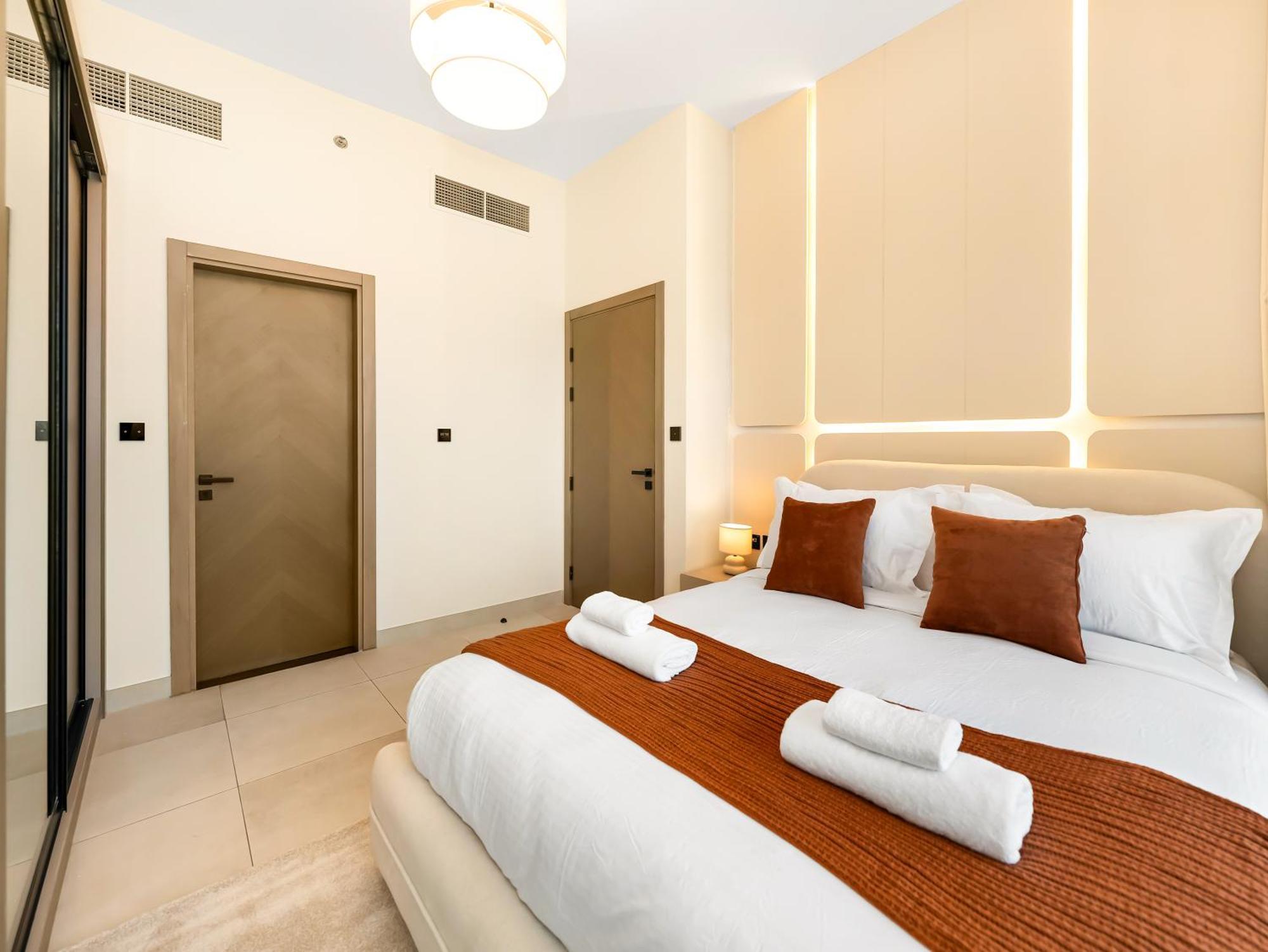 Burj Khalifa And Canal Views 2bdr Apartment *