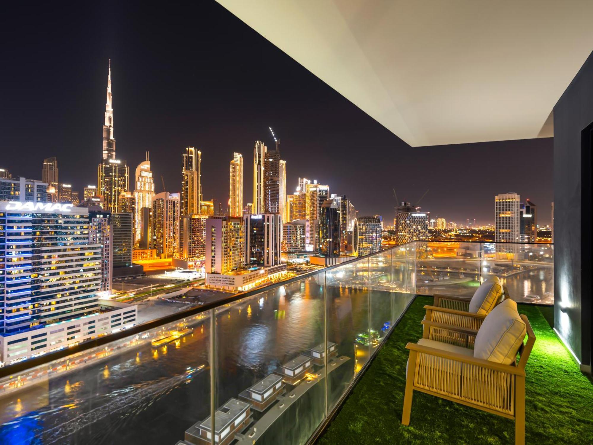 Burj Khalifa And Canal Views 2bdr Apartment