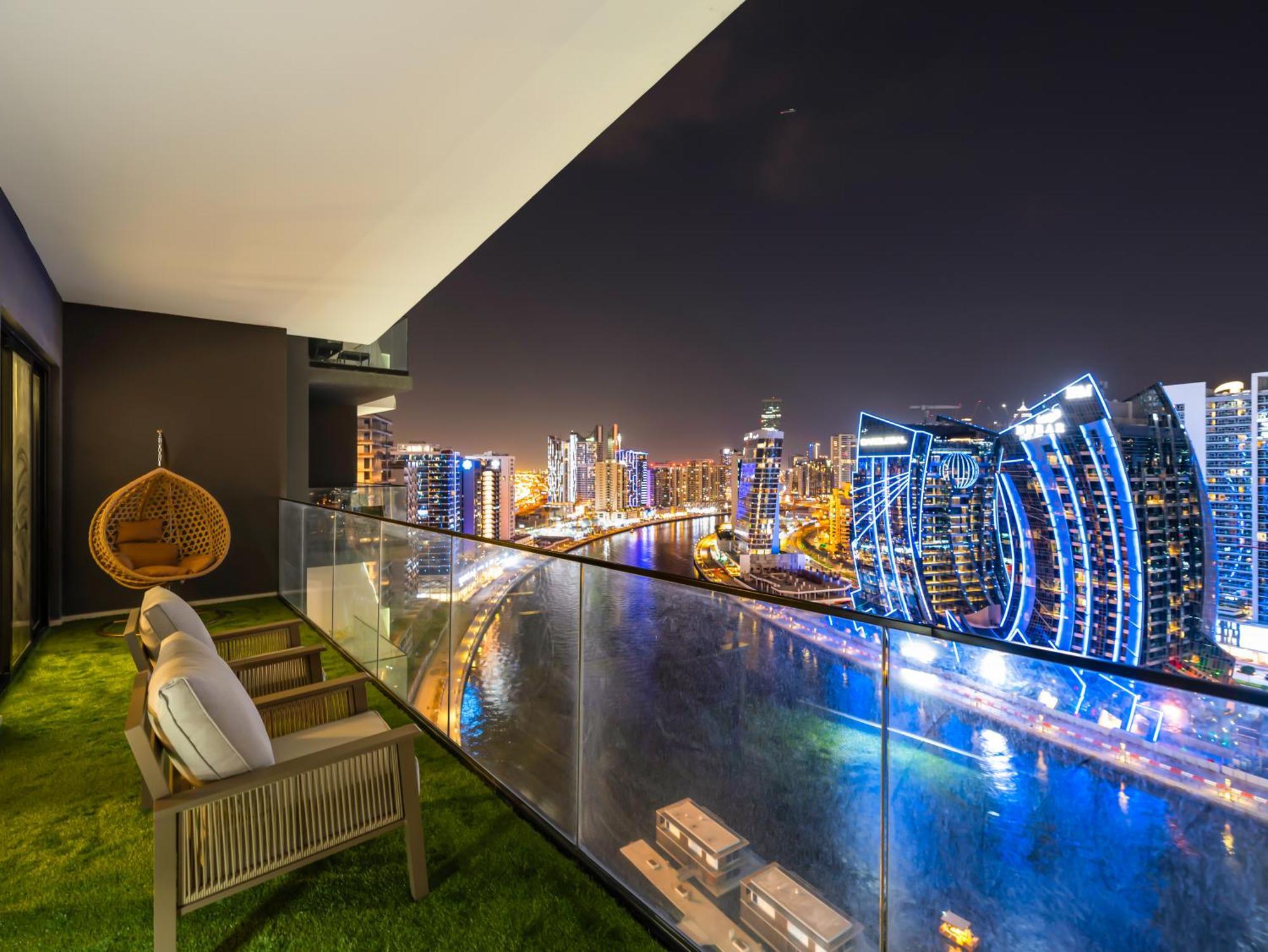 Apartment Burj Khalifa And Canal Views 2bdr Dubai