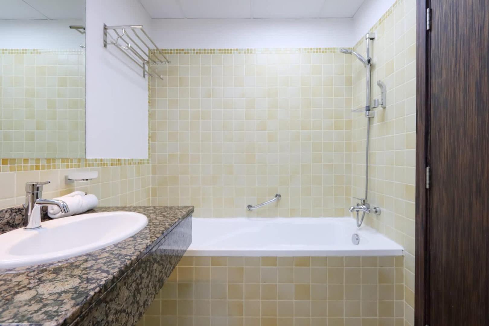 Livbnb-serene 2bhk With Marina Views Apartment *