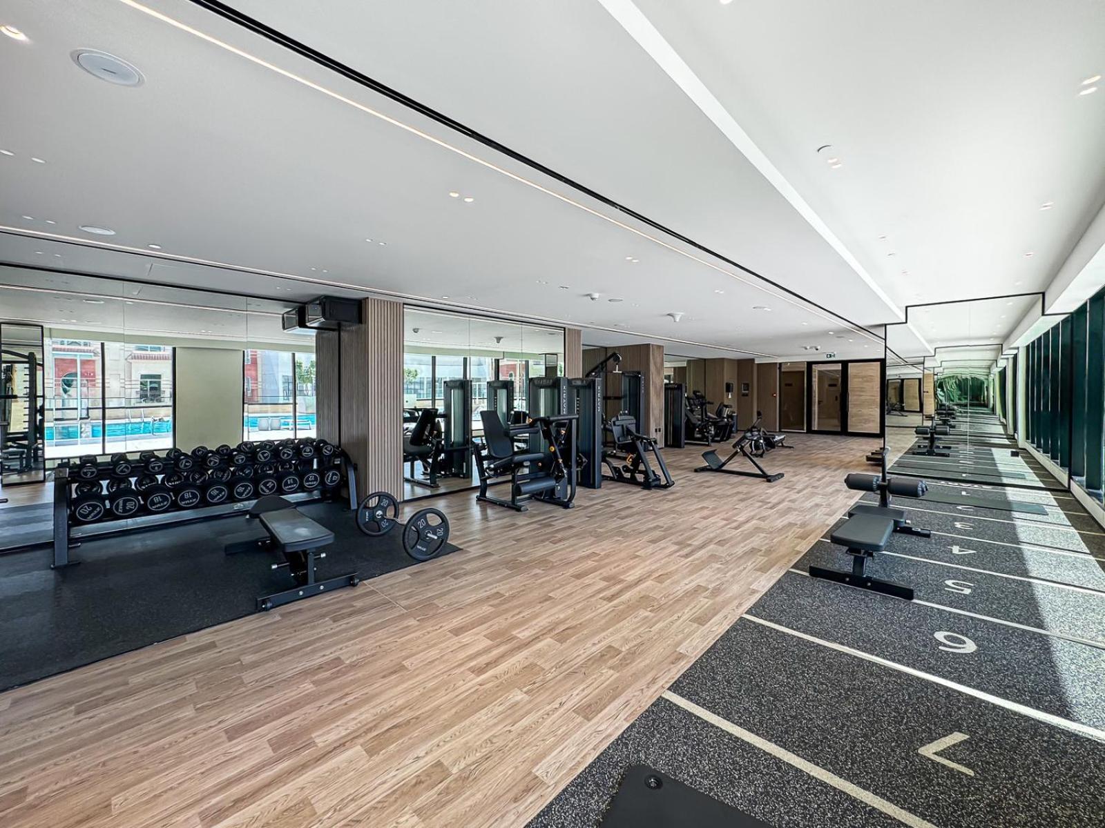 Luxury 3br With Pool And Gym Apartment Dubai