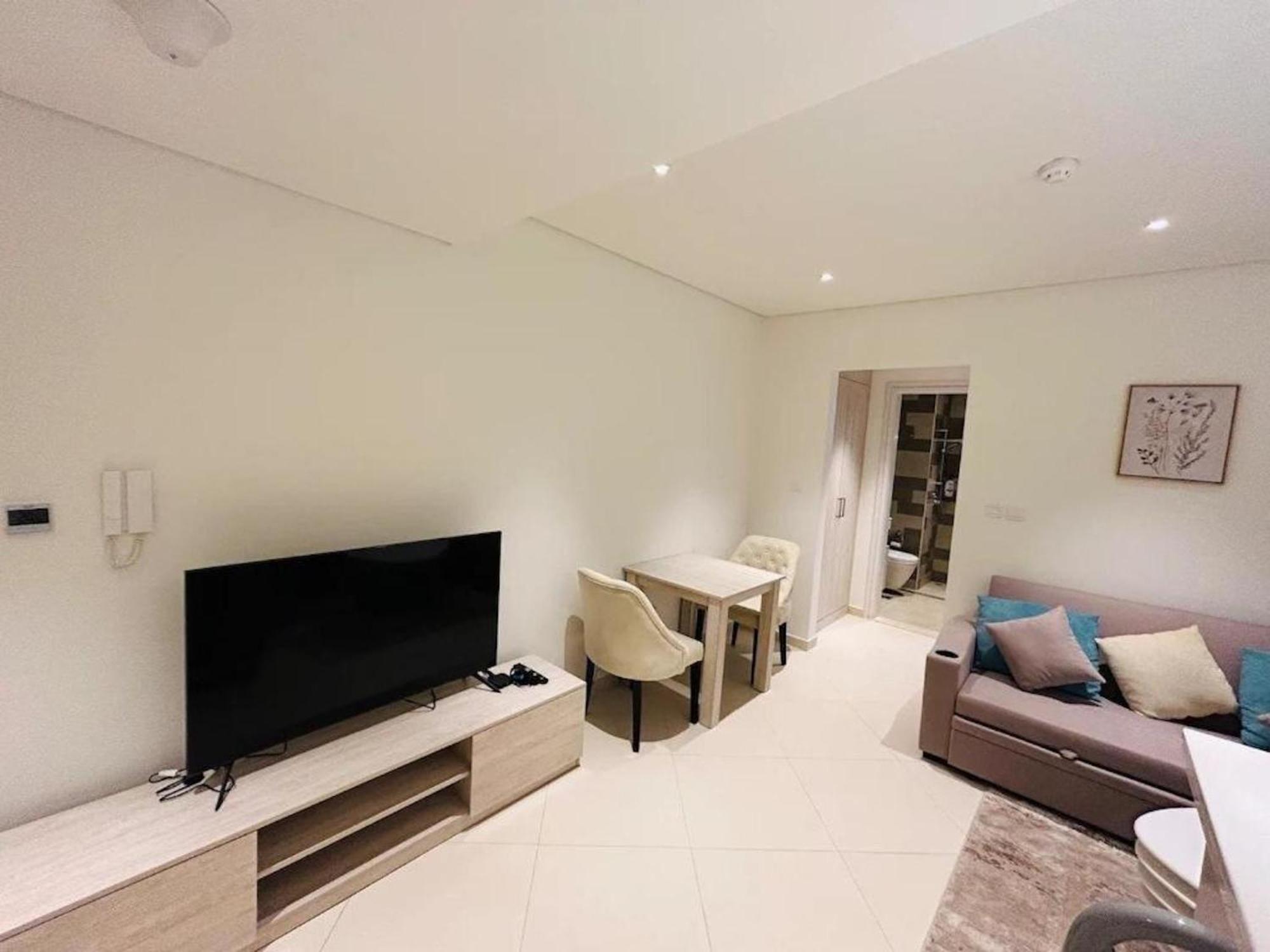 Modern Fully-equipped In Seven Palm, And Pool Access Dubai
