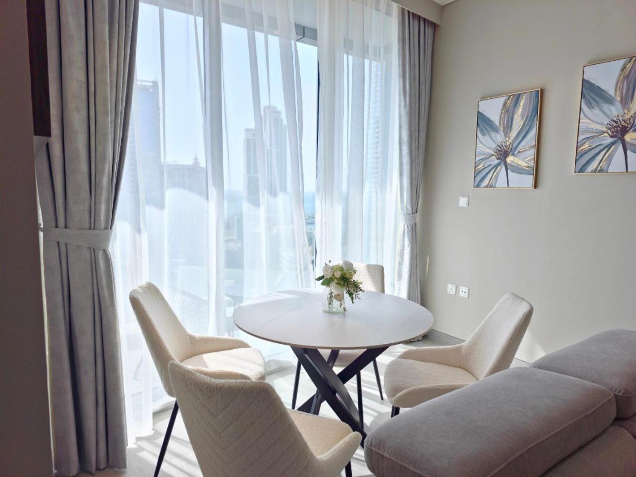 Marina Walk Gem Modern With Pool & Gym Access, Steps To & Metro Apartment *