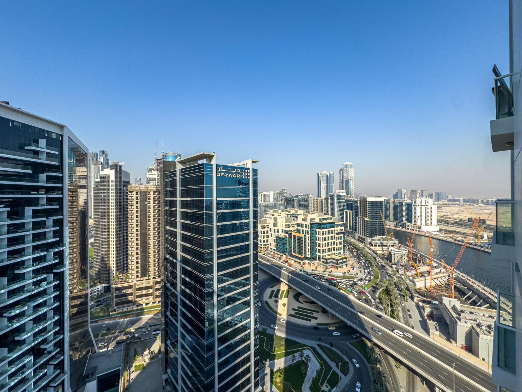 Apartment Deluxe One-bedroom In Business Bay With Burj Khalifa And Canal View Dubai