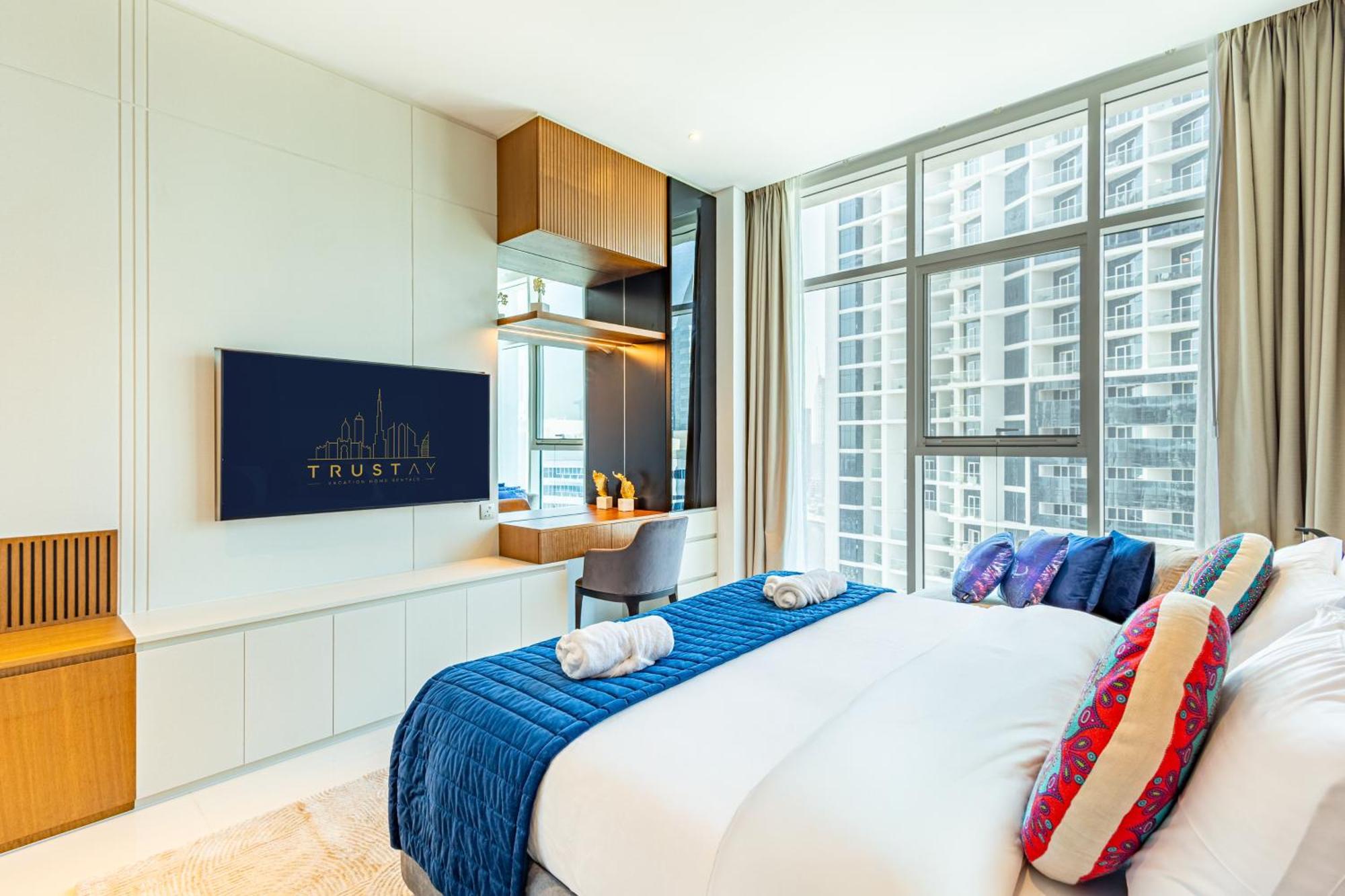 Deluxe One-bedroom In Business Bay With Burj Khalifa And Canal View Apartment Dubai
