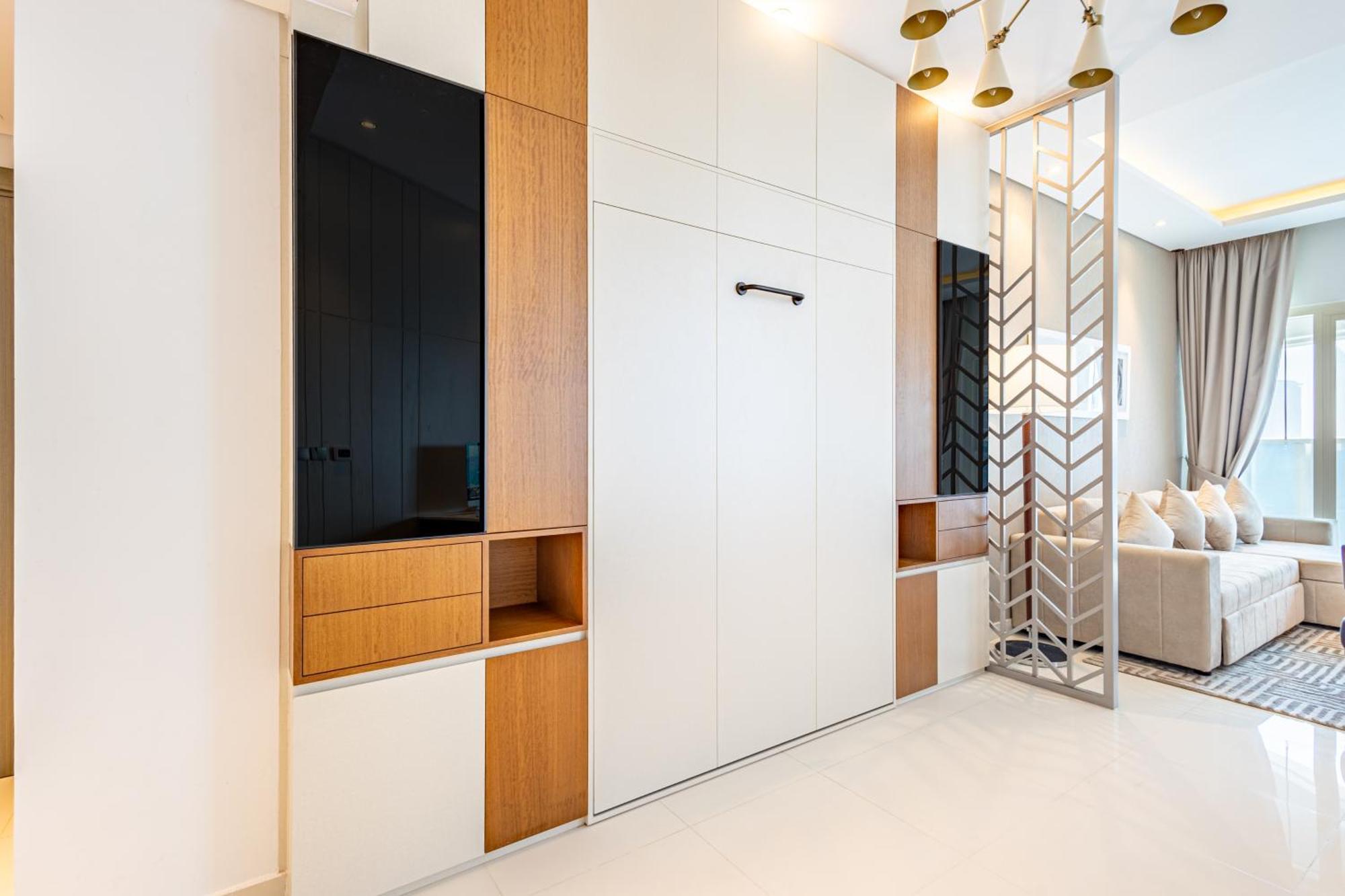 Apartment Deluxe One-bedroom In Business Bay With Burj Khalifa And Canal View Dubai