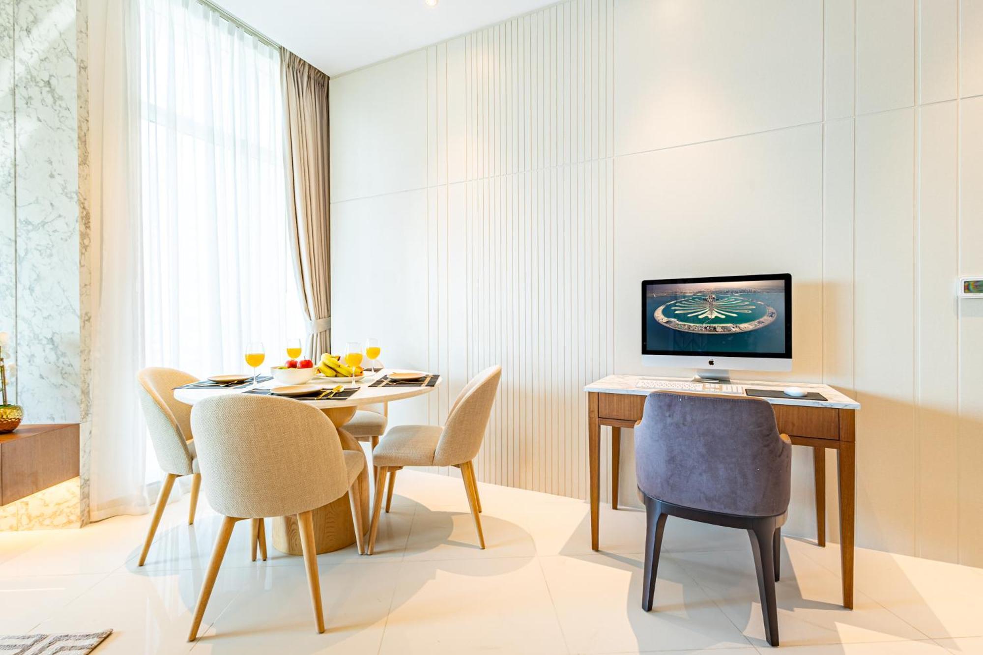 Deluxe One-bedroom In Business Bay With Burj Khalifa And Canal View Dubai