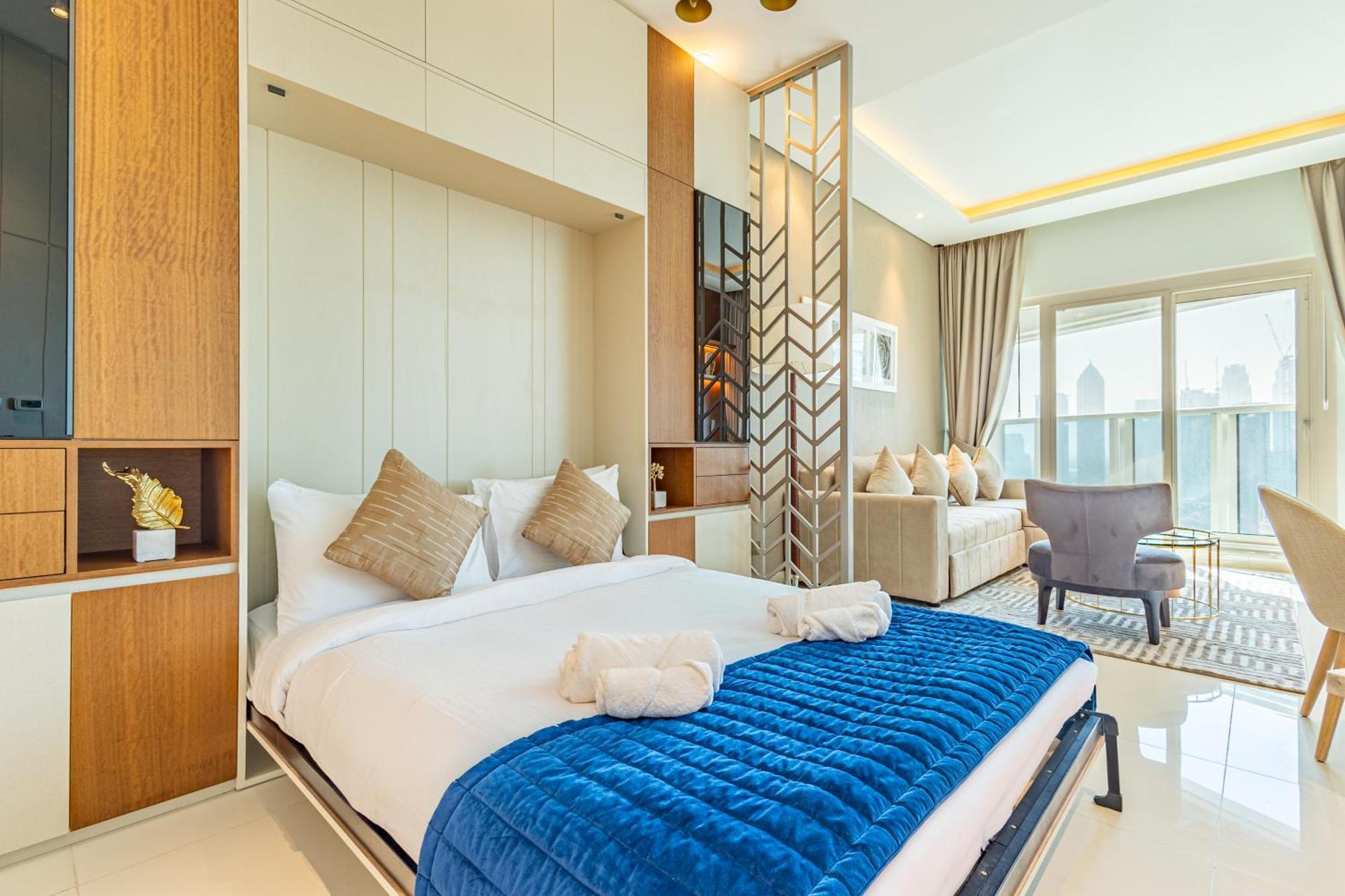 Apartment Deluxe One-bedroom In Business Bay With Burj Khalifa And Canal View