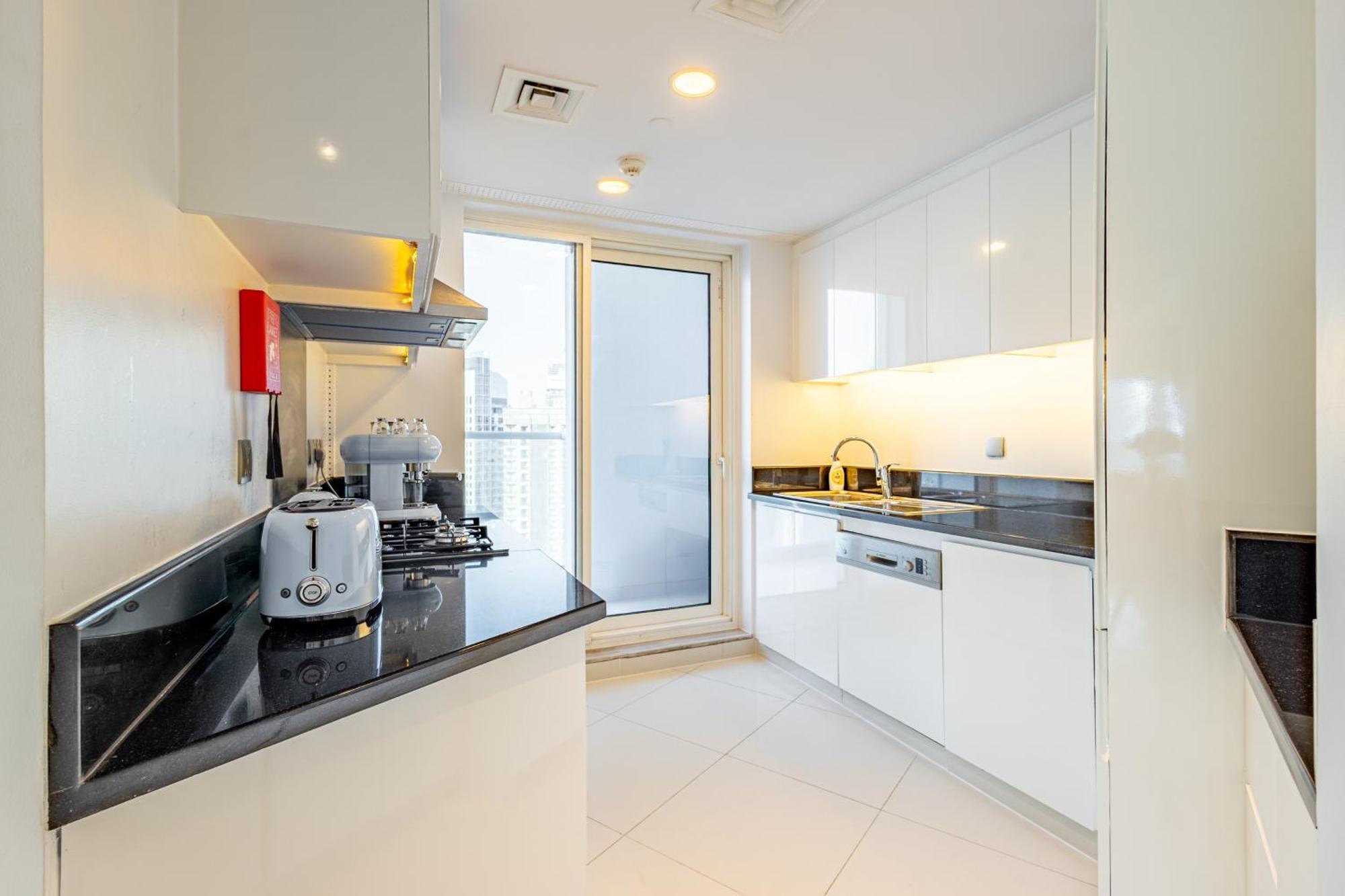 Apartment Deluxe One-bedroom In Business Bay With Burj Khalifa And Canal View