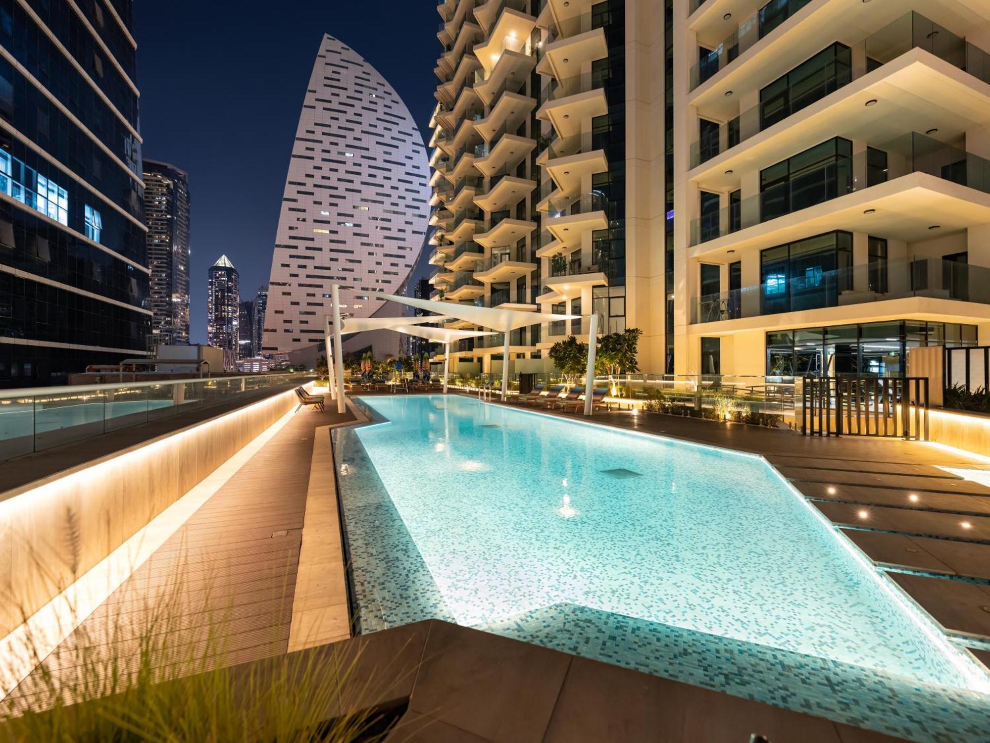 Apartment Pool View In Business Bay 2km Burj Khalifa Dubai