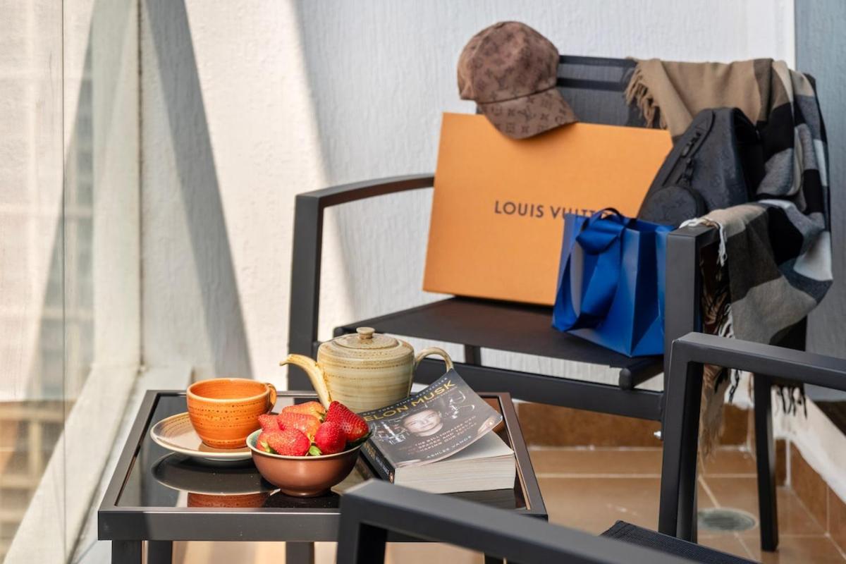 Stylish Downtown By Burj Khalifa Apartment *