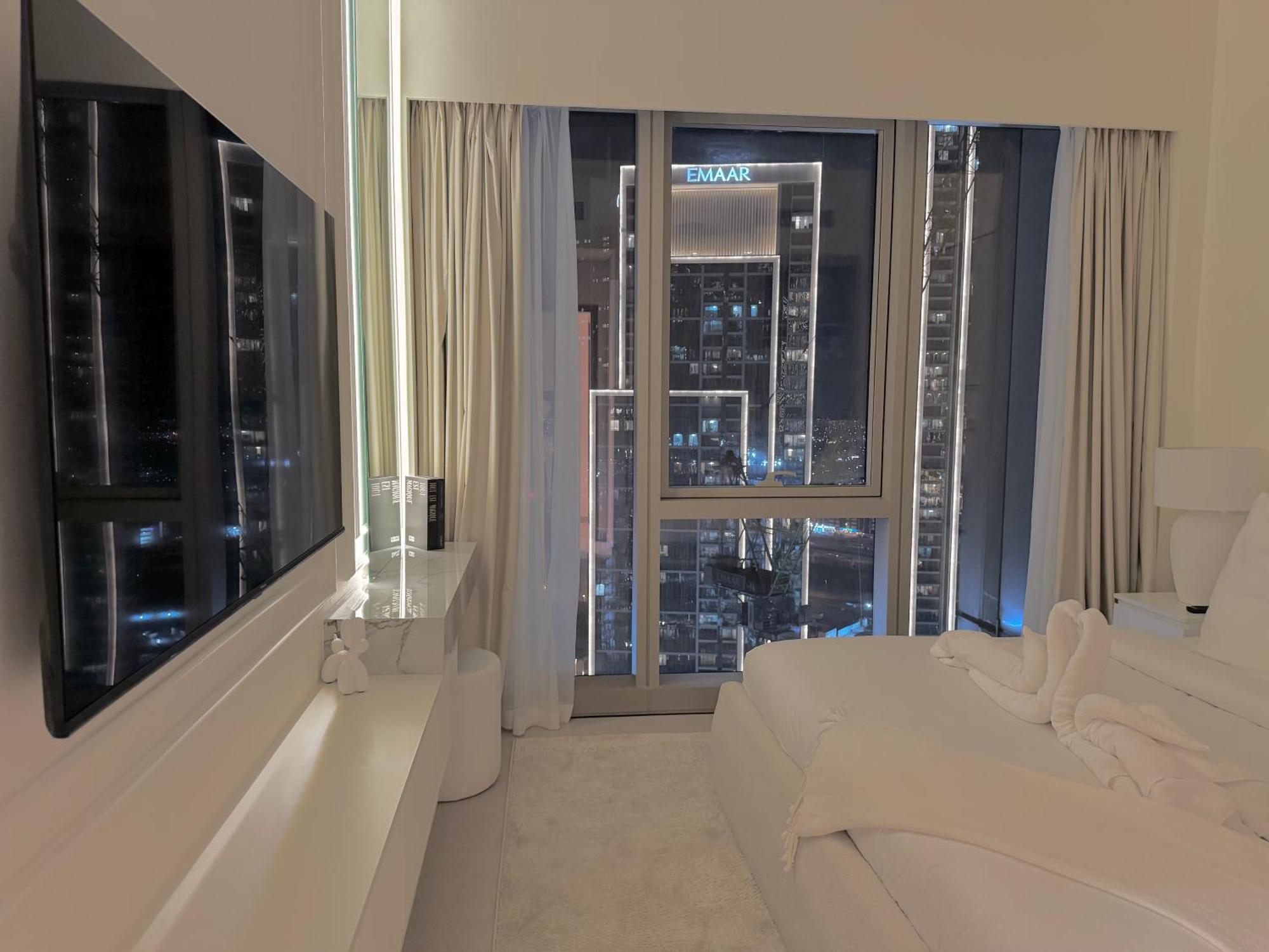 Stunning 1br Burj View From Infinity Pool Dubai