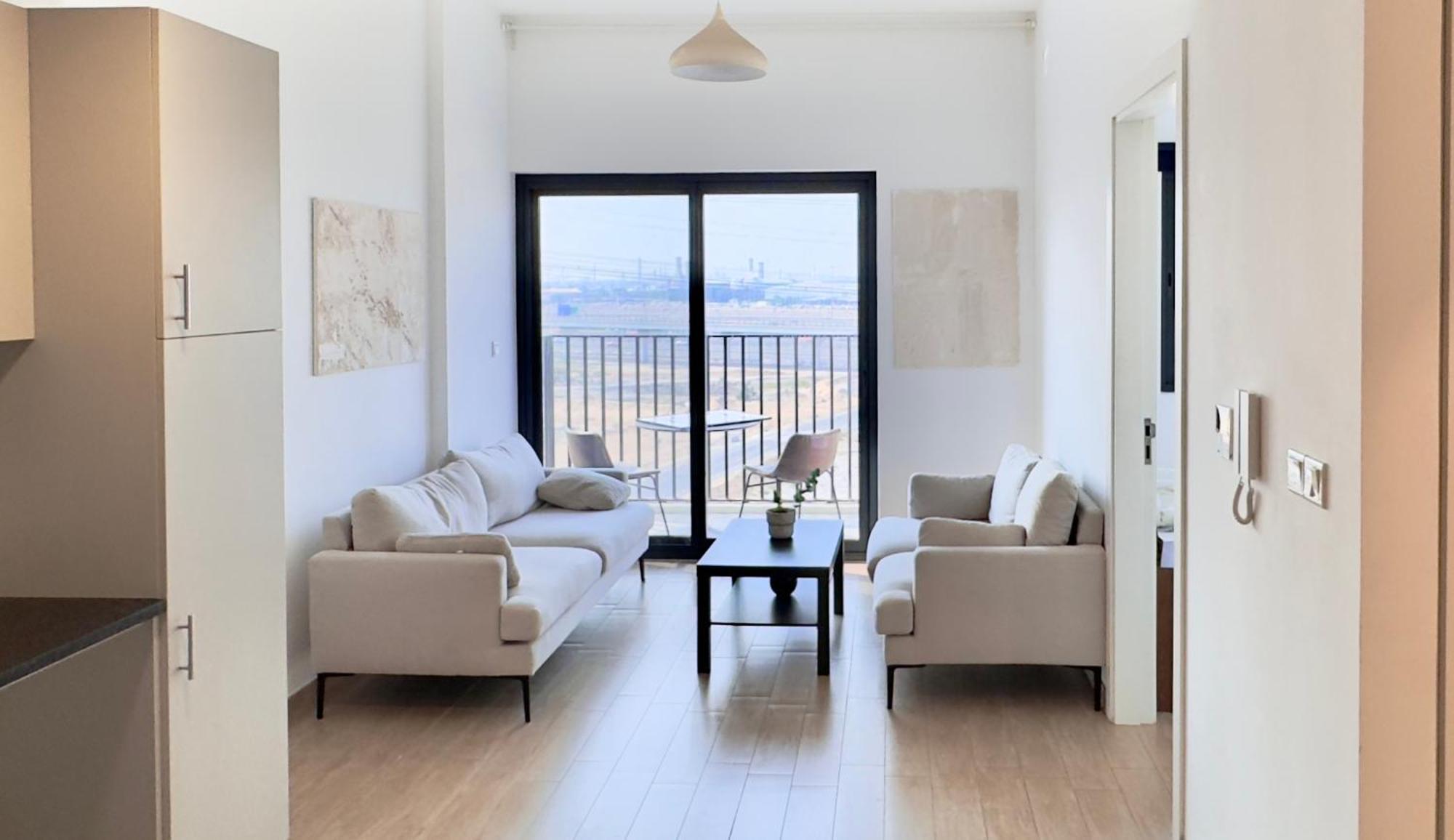 Apartment Starts Here With Amazing With Walking Distance To Metro