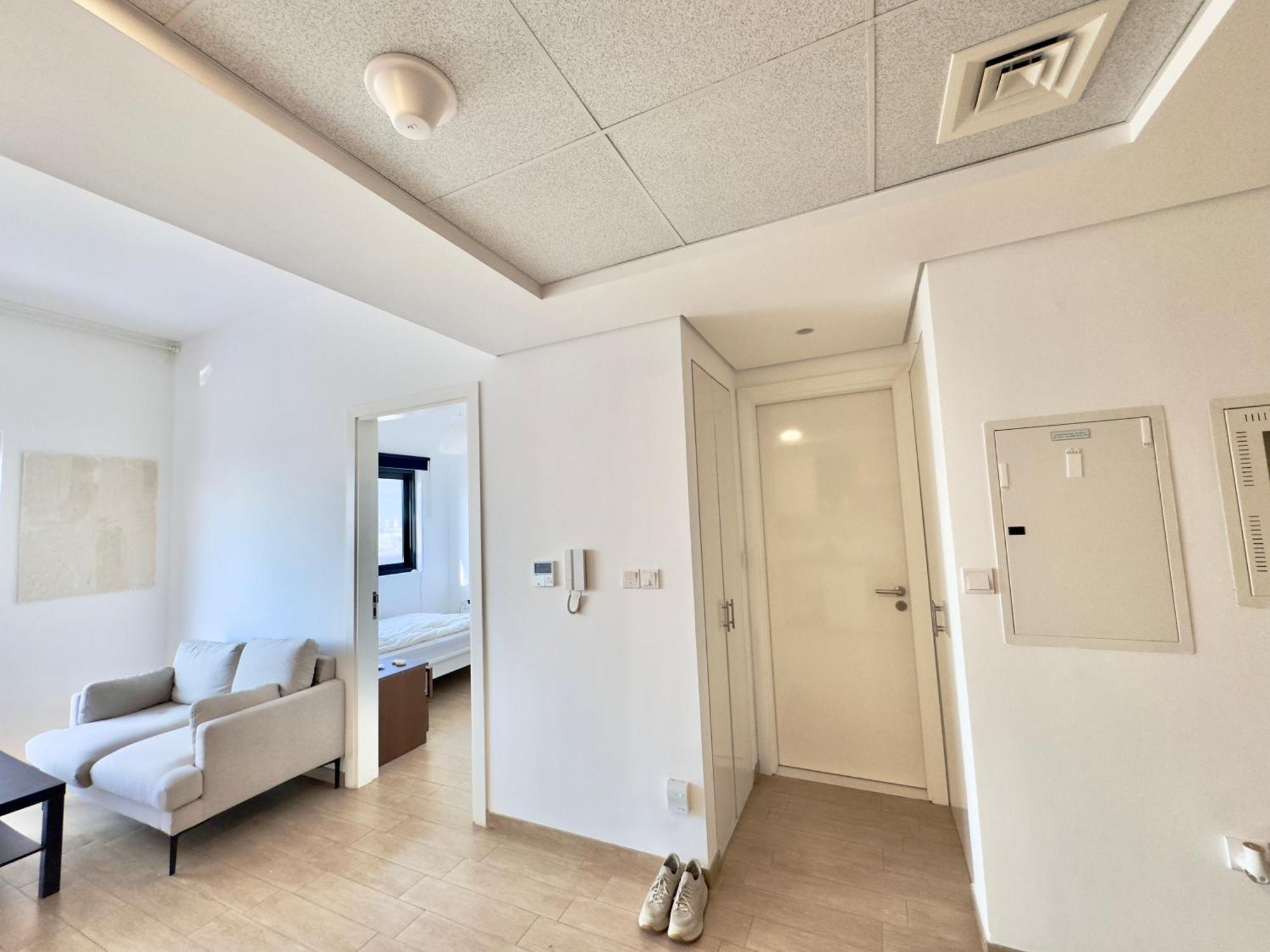 Apartment Starts Here With Amazing With Walking Distance To Metro