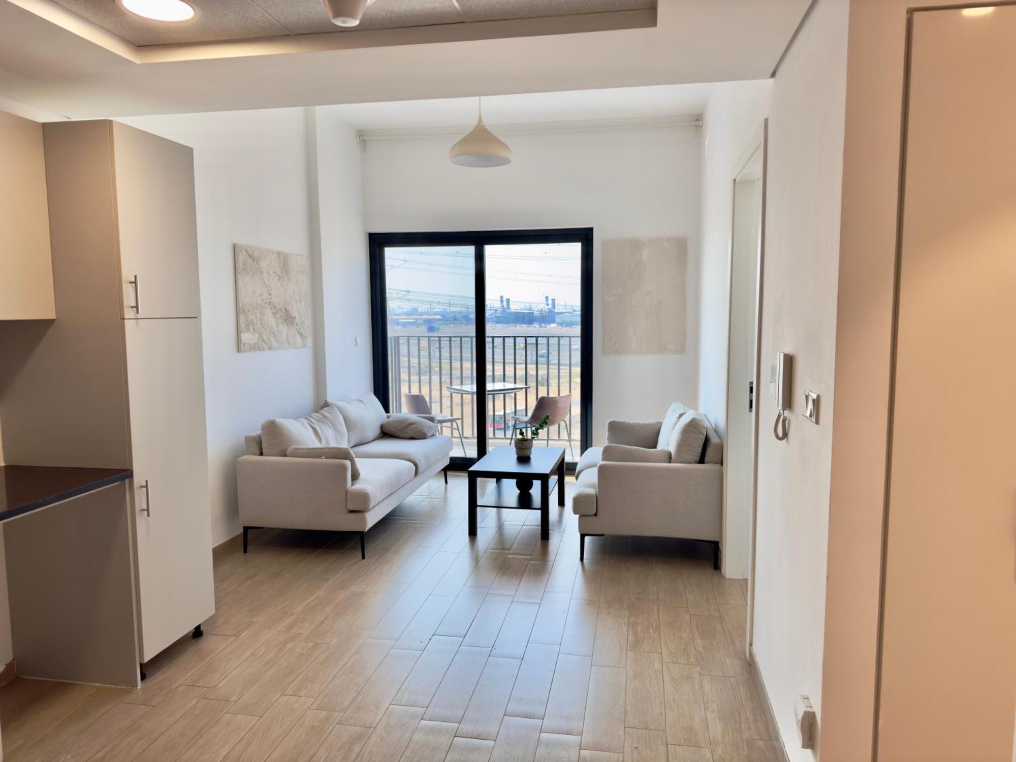 Apartment Starts Here With Amazing With Walking Distance To Metro *
