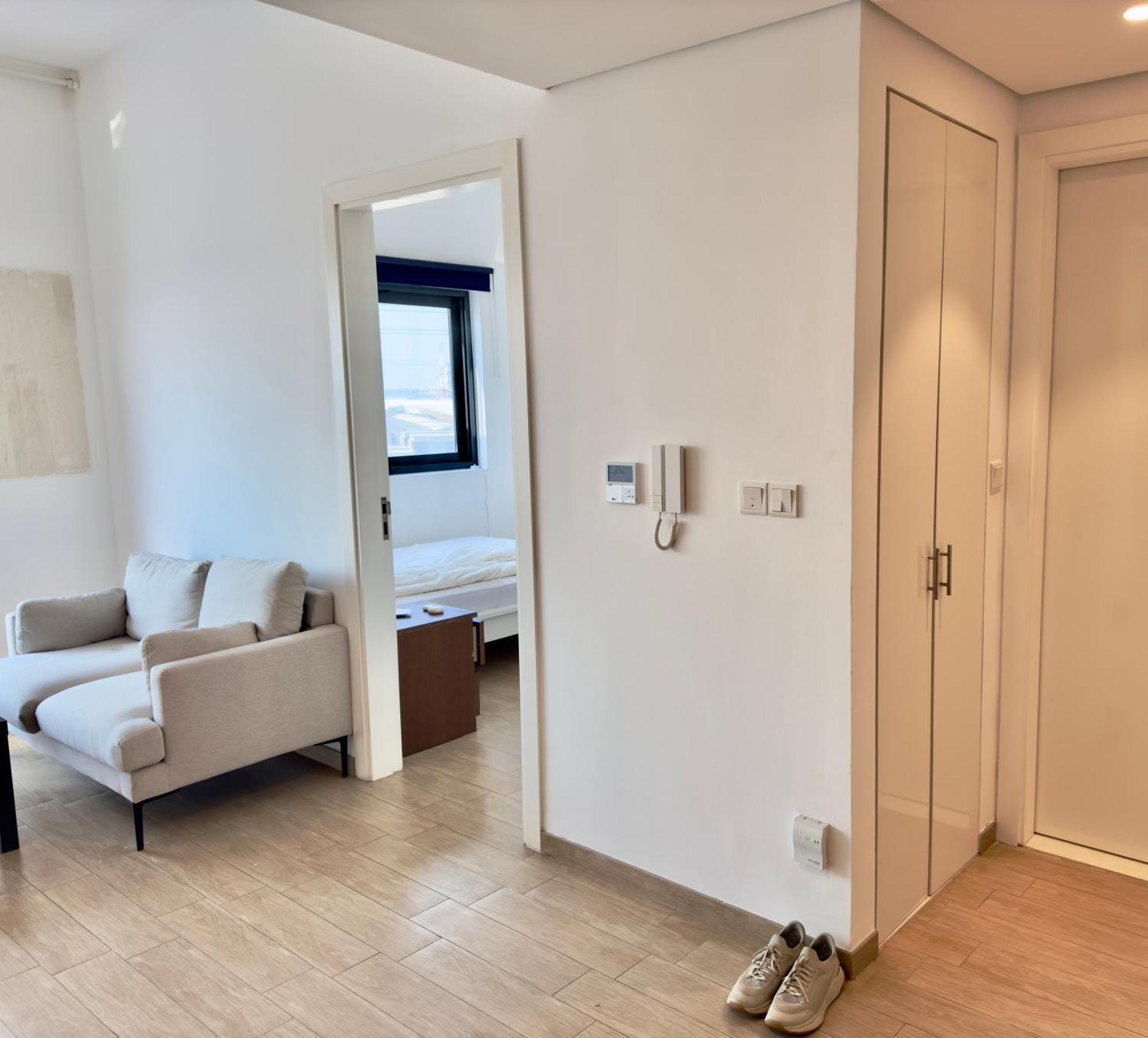 Apartment Starts Here With Amazing With Walking Distance To Metro