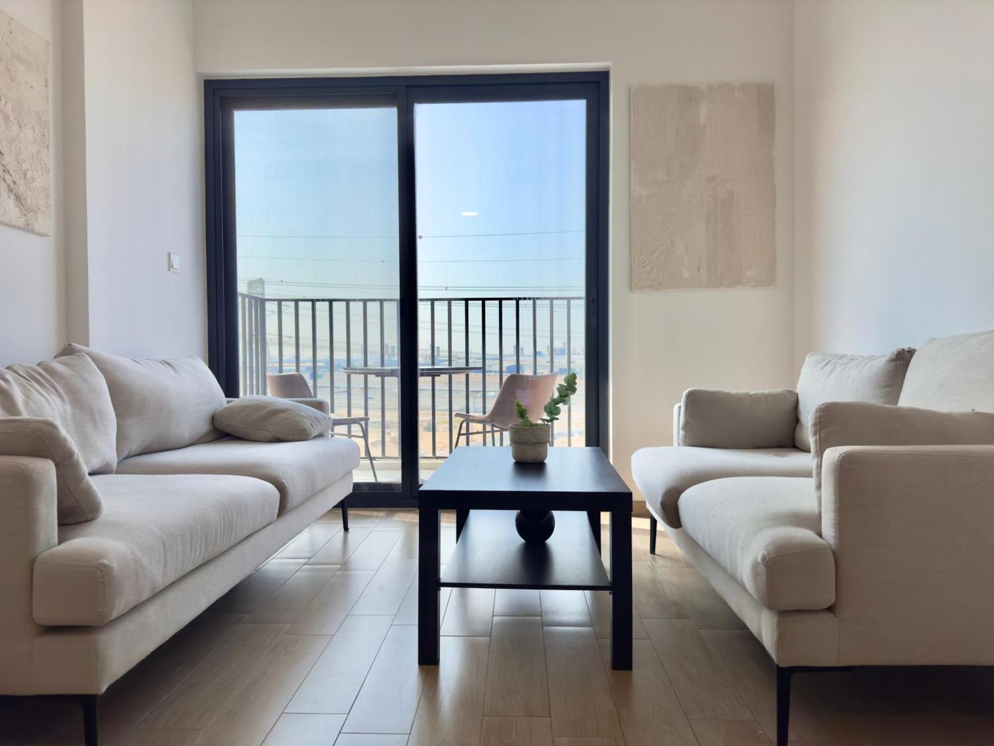 Apartment Starts Here With Amazing With Walking Distance To Metro *