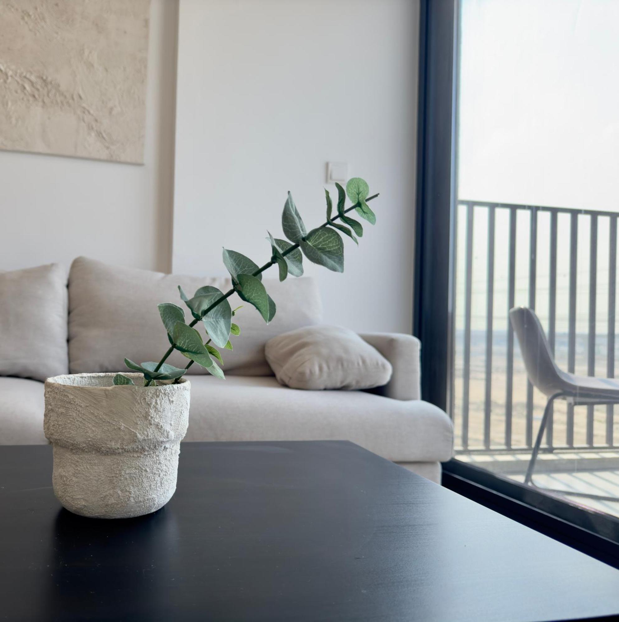 Starts Here With Amazing With Walking Distance To Metro Dubai