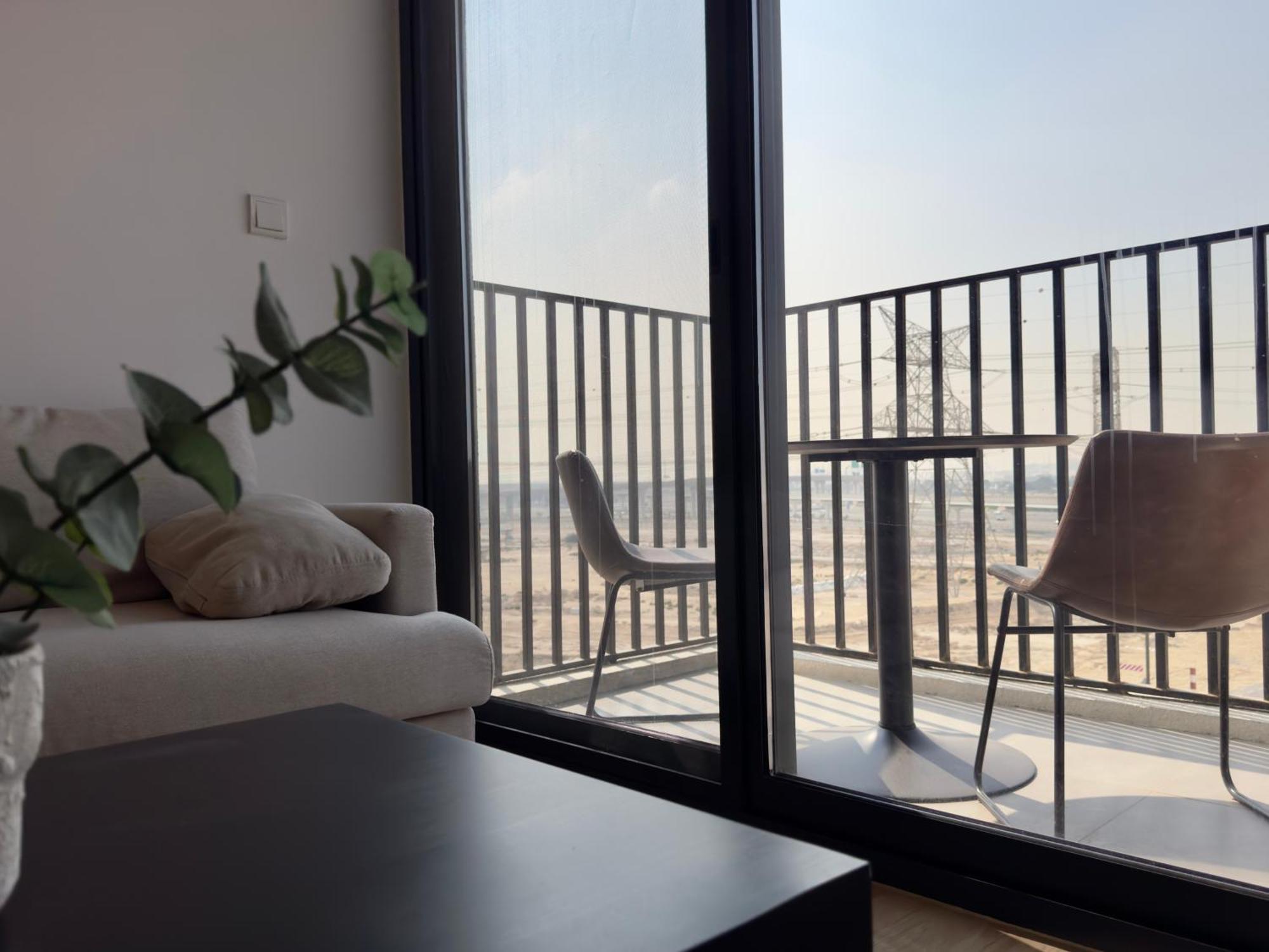 Starts Here With Amazing With Walking Distance To Metro Apartment